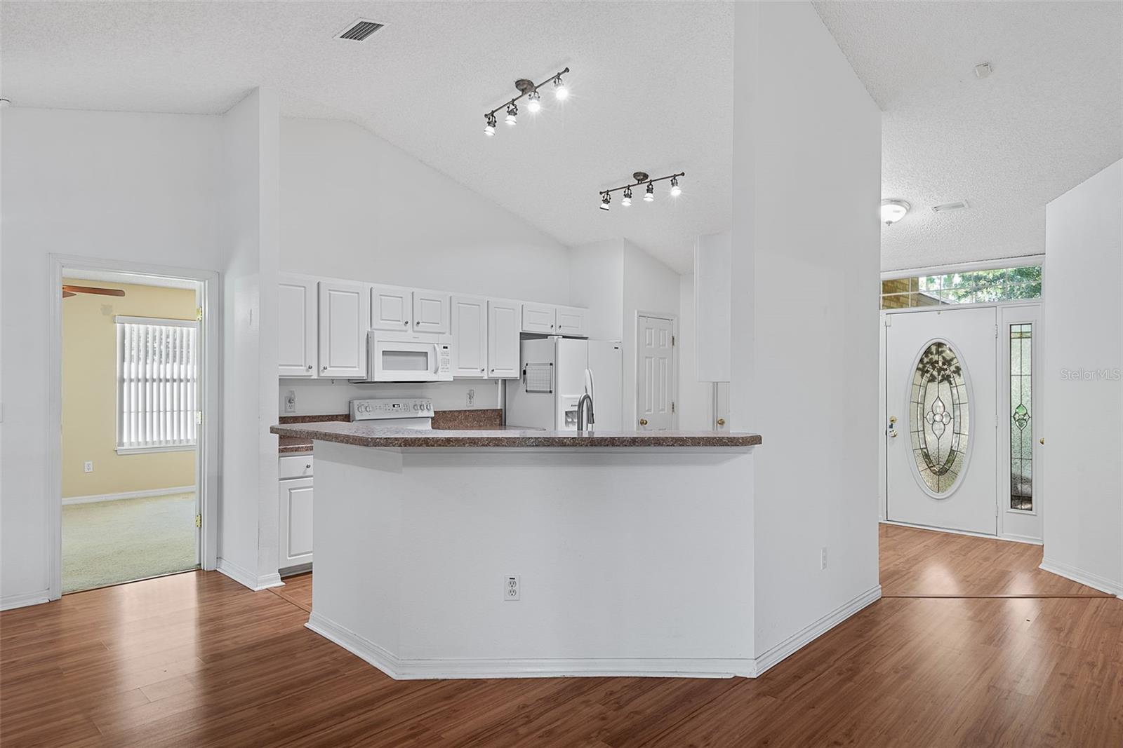 18 WOODSTON LN