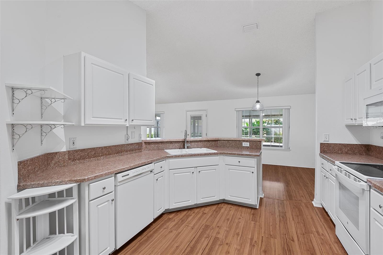 18 WOODSTON LN