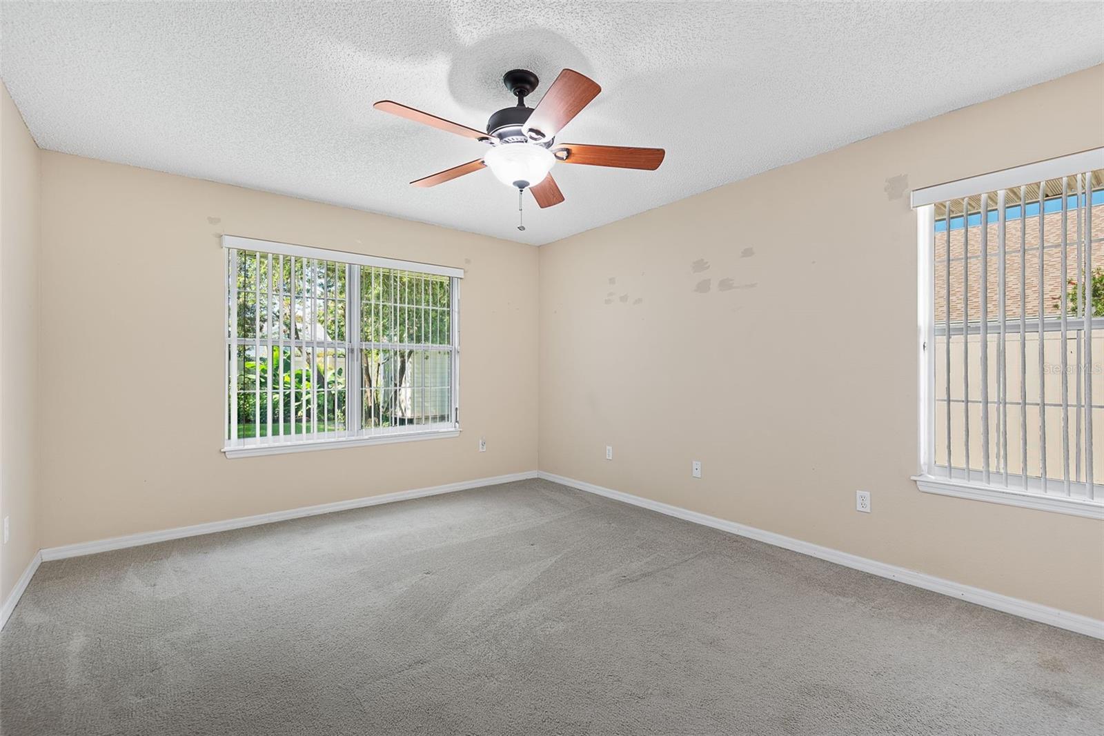 18 WOODSTON LN