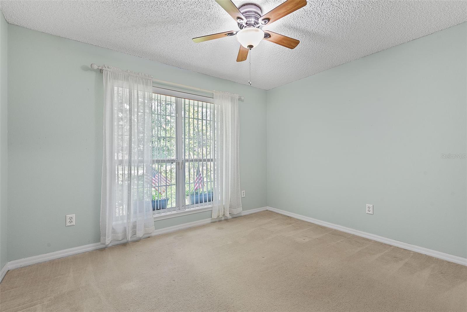18 WOODSTON LN