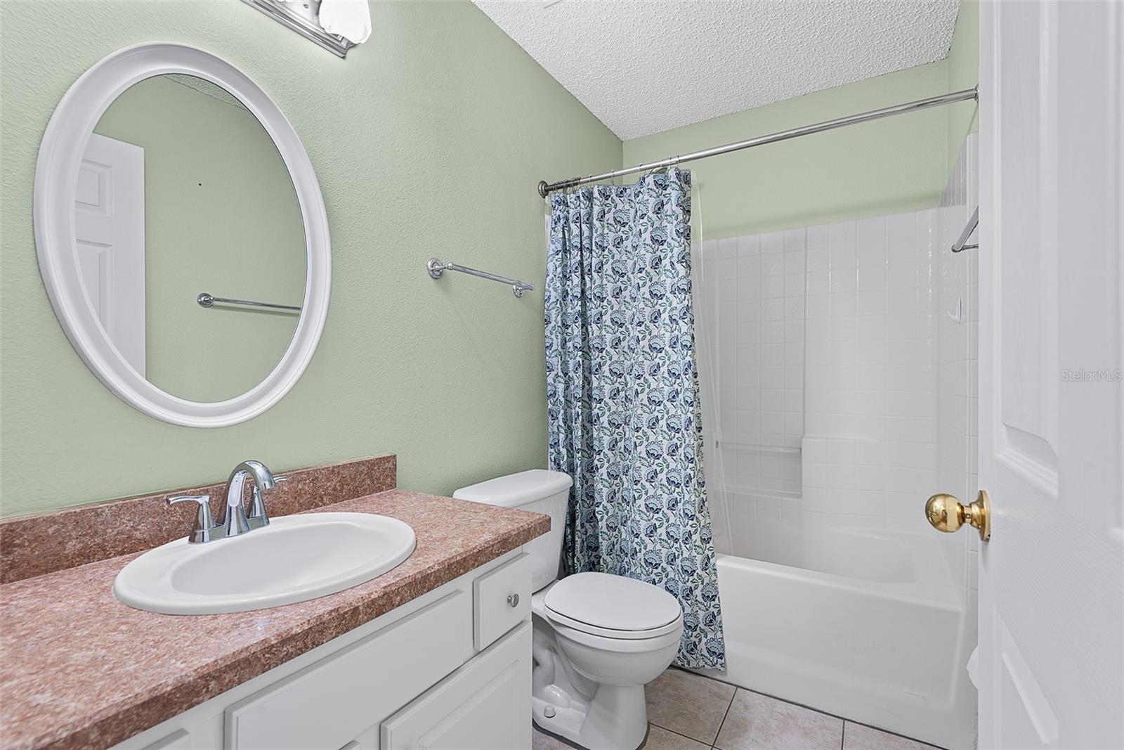 18 WOODSTON LN