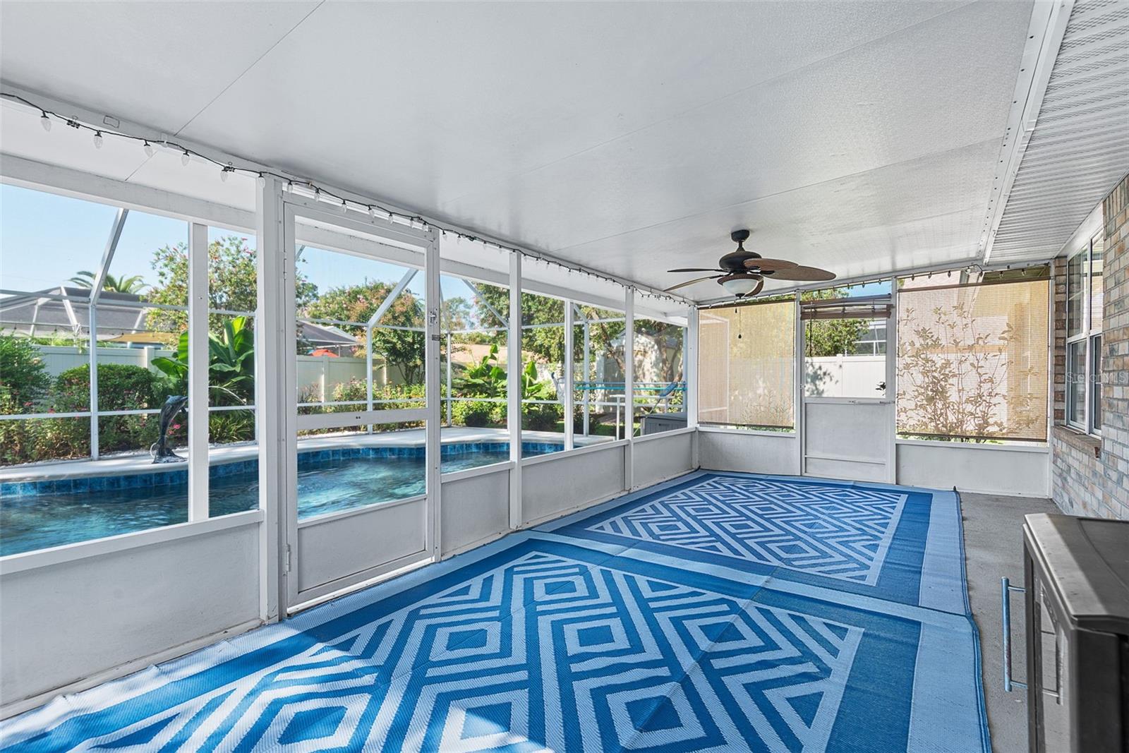 18 WOODSTON LN