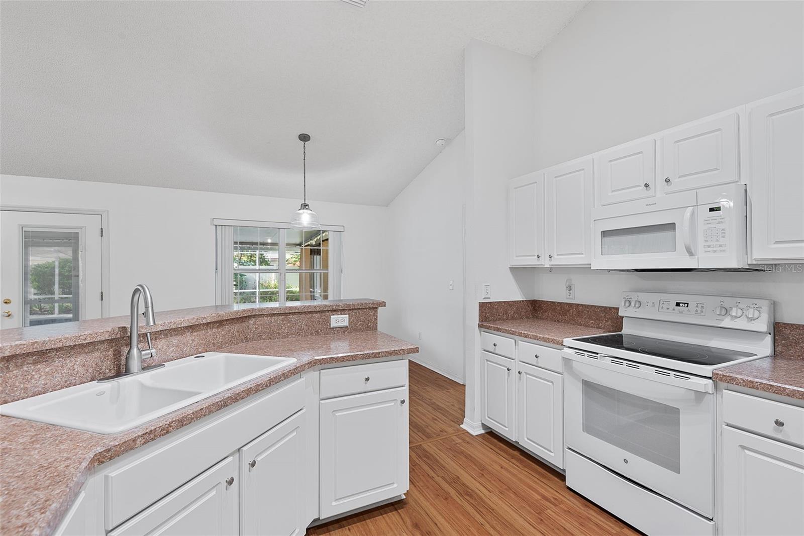 18 WOODSTON LN