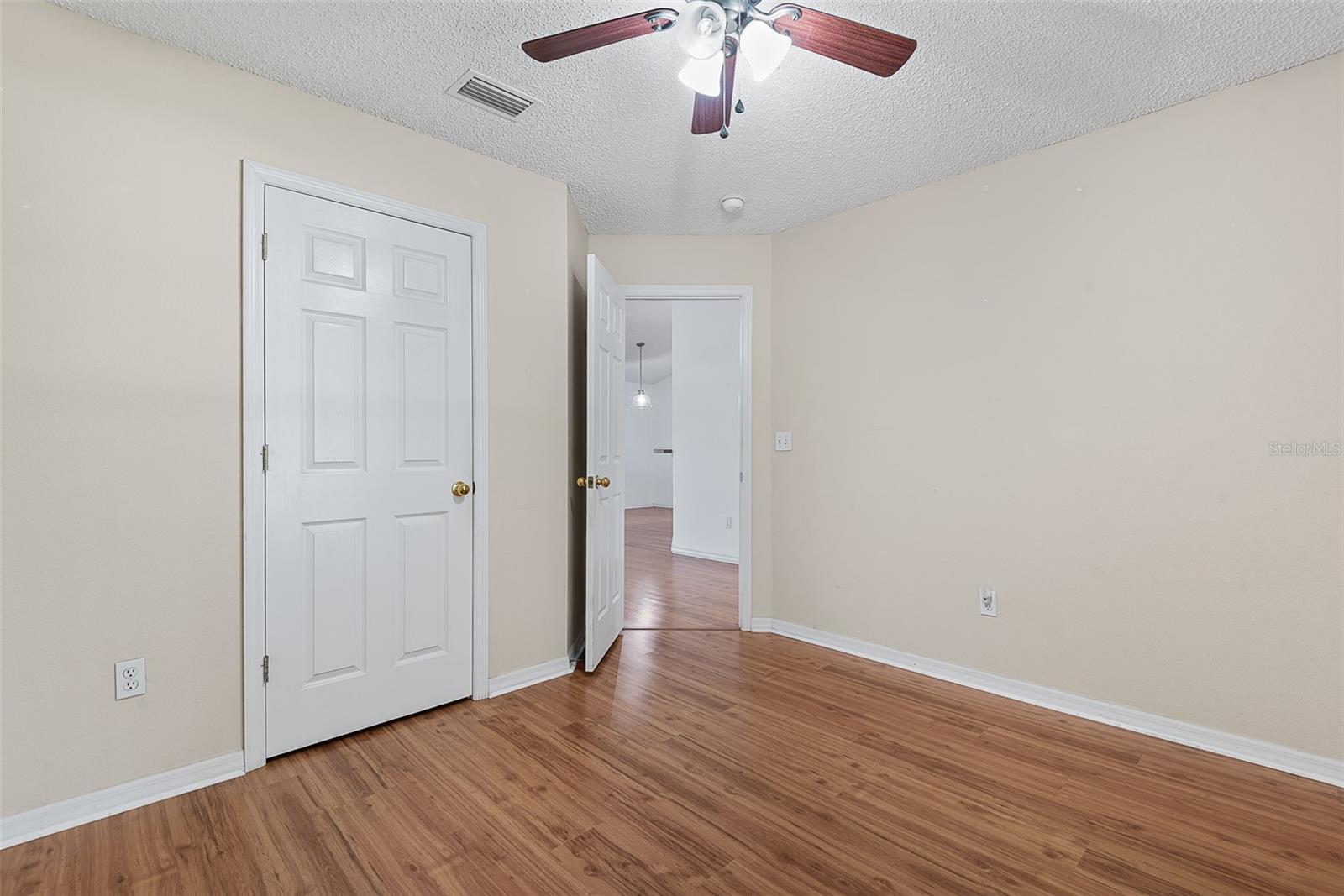 18 WOODSTON LN