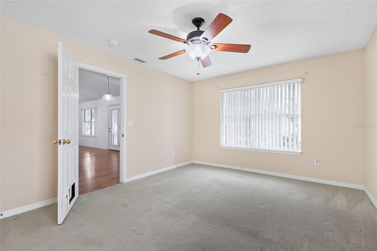 18 WOODSTON LN
