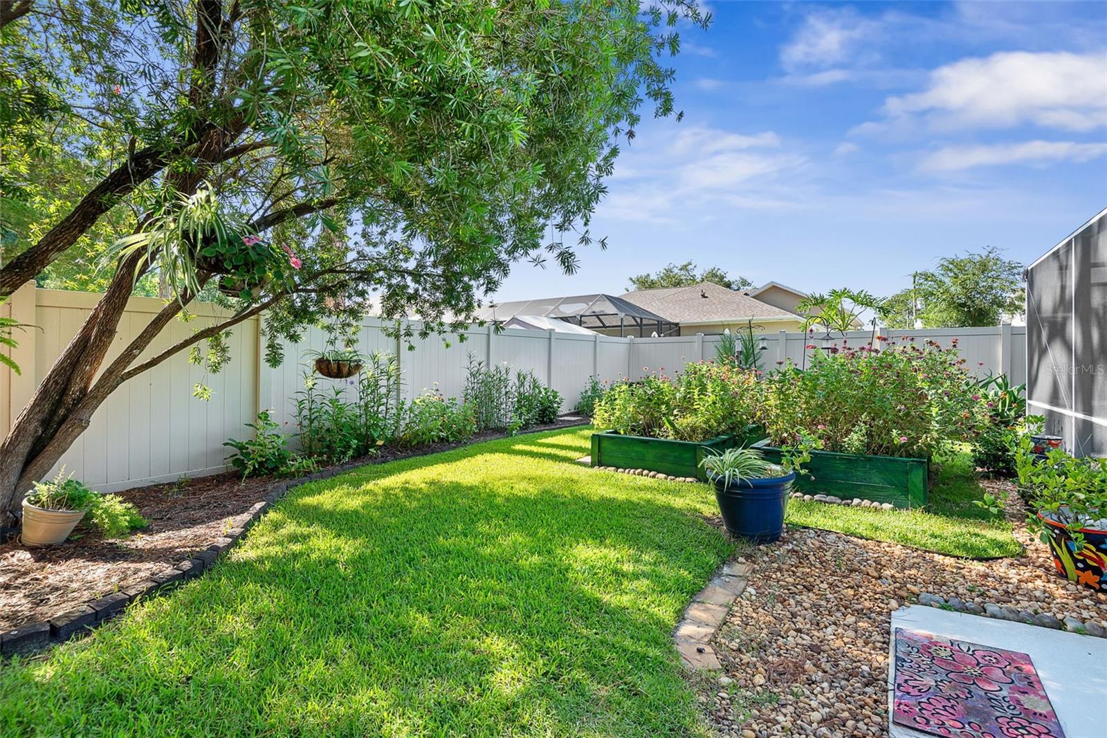 18 WOODSTON LN