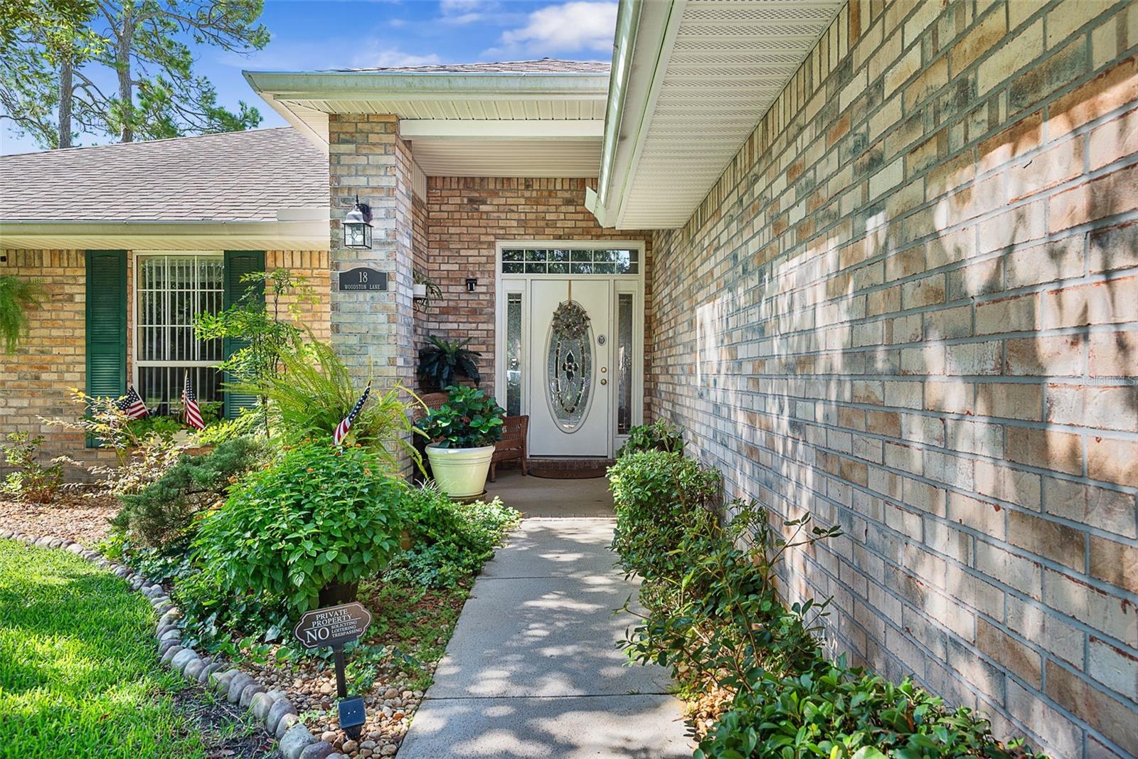 18 WOODSTON LN