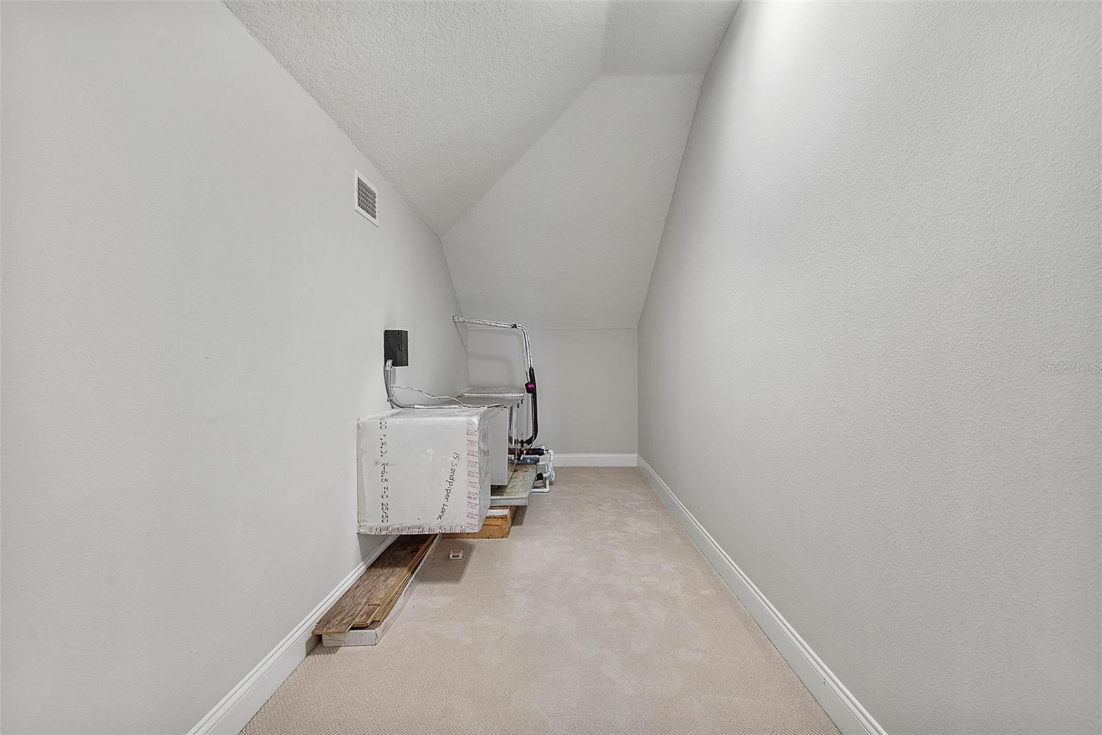 15 SANDPIPER LN