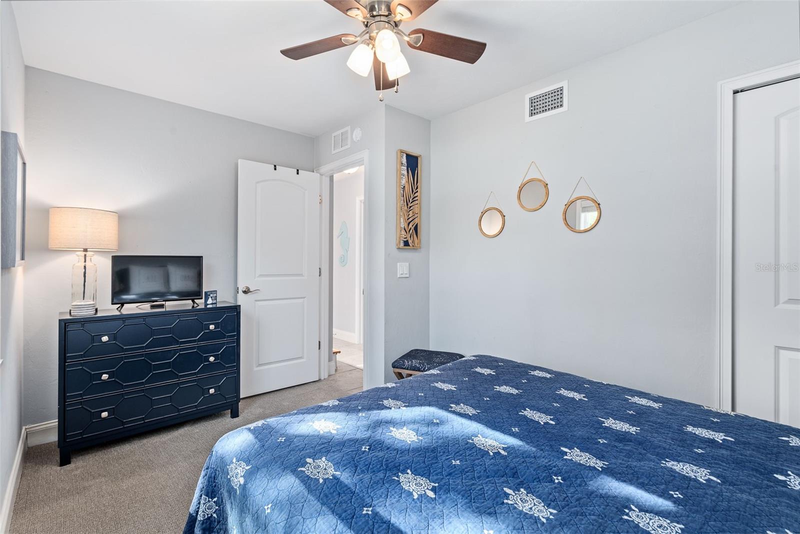 1843 OAK PL