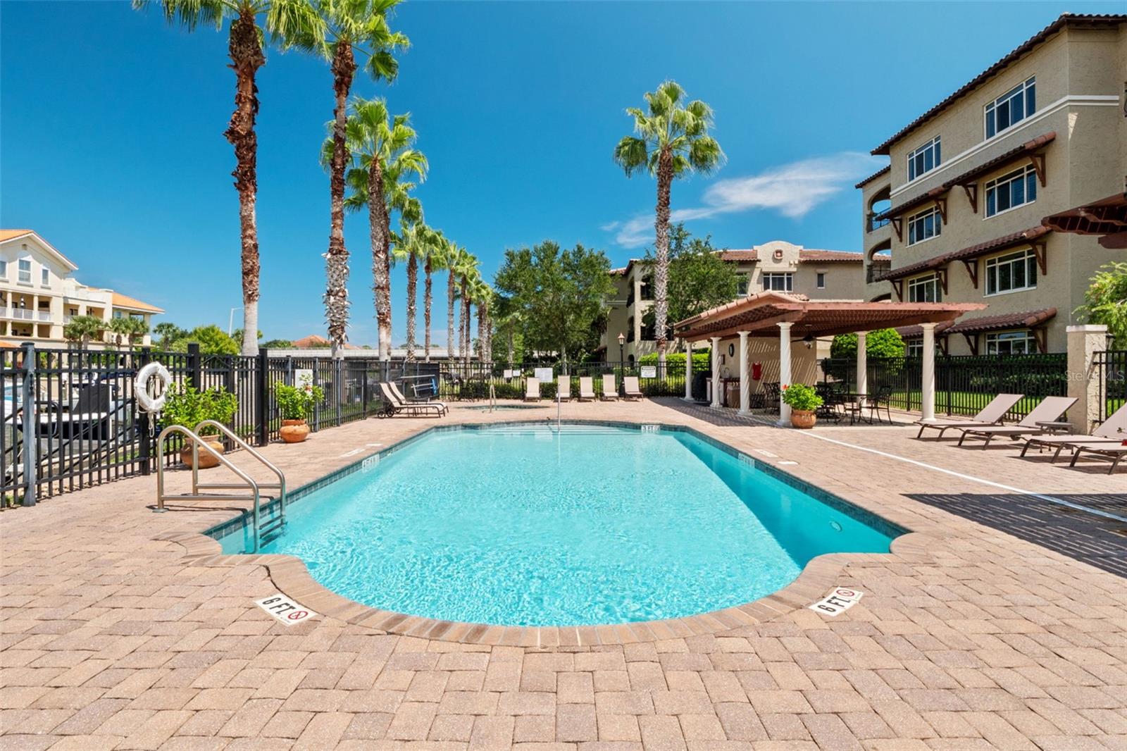 110 CLUB HOUSE DR #202
