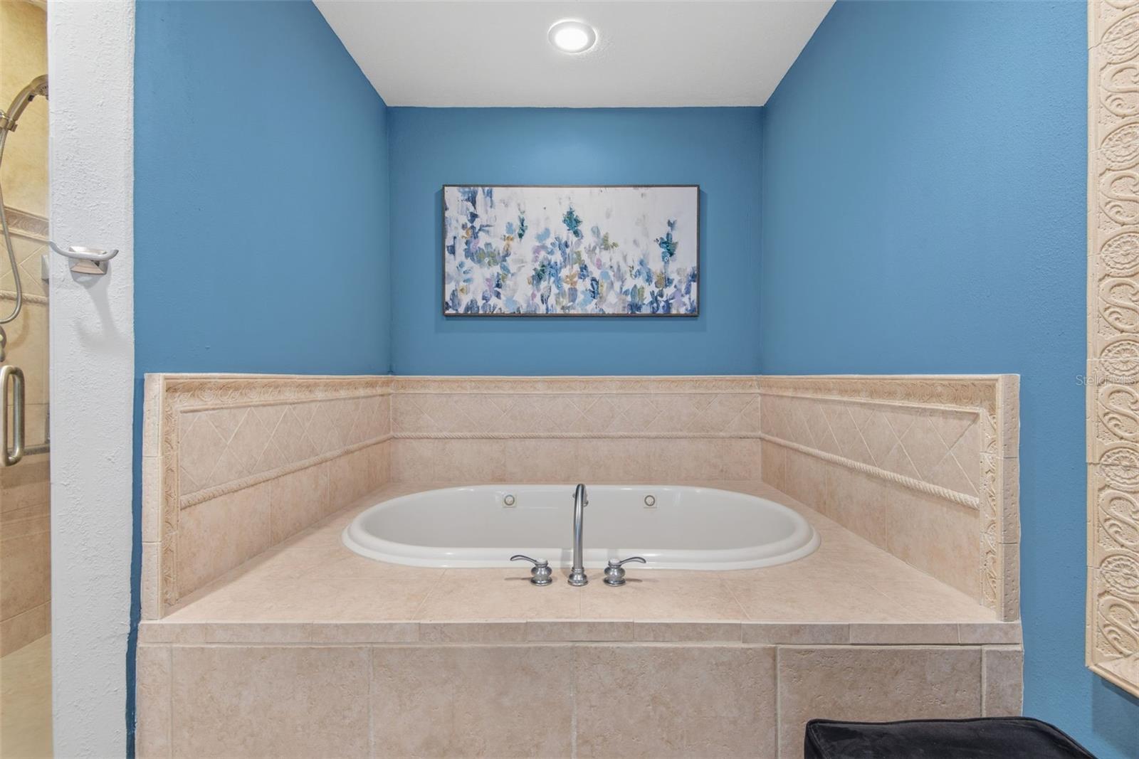 110 CLUB HOUSE DR #202