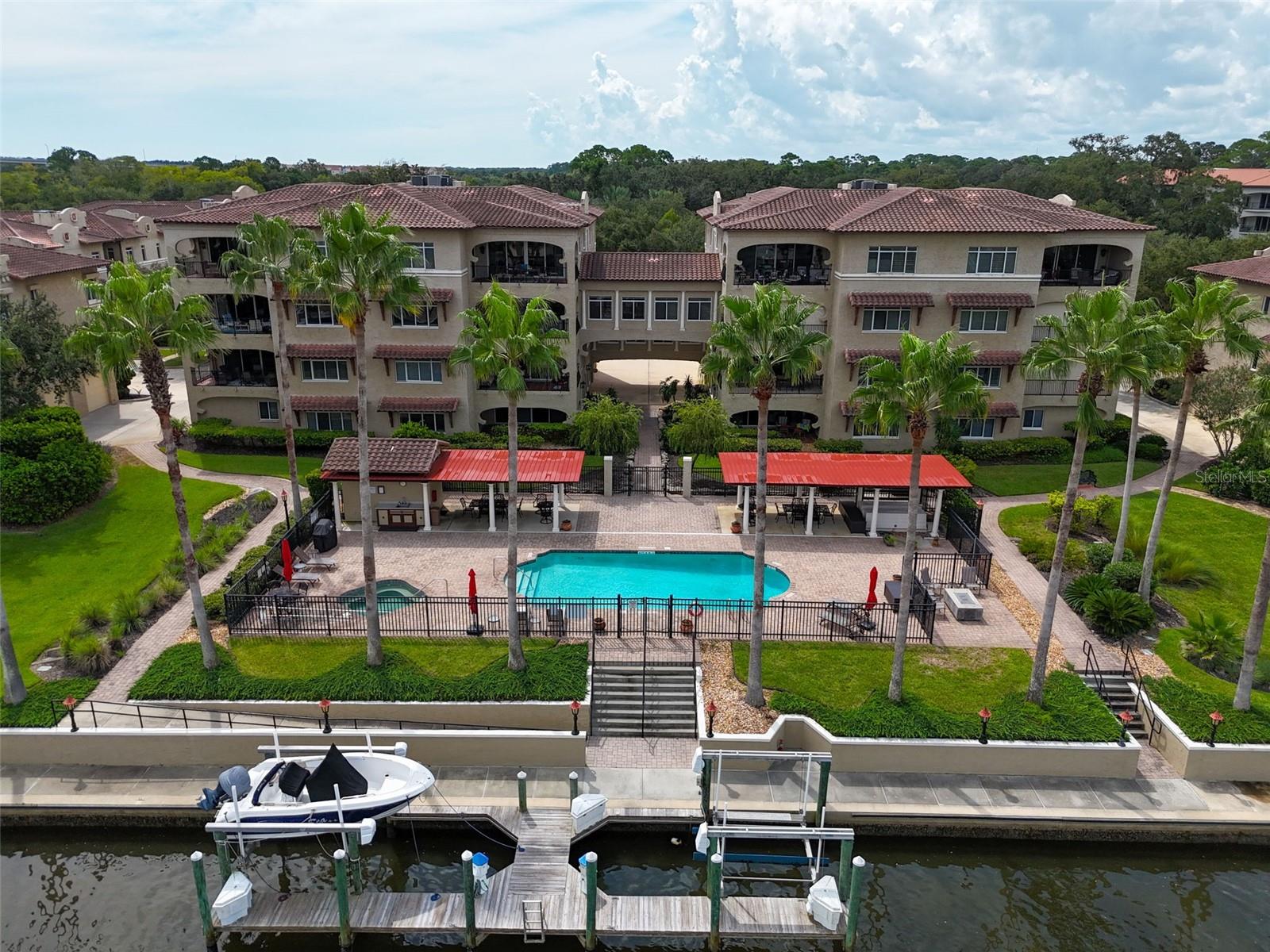 110 CLUB HOUSE DR #202