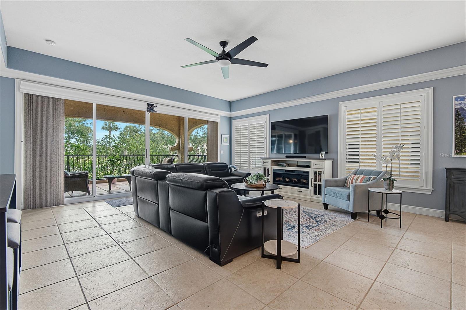 110 CLUB HOUSE DR #202