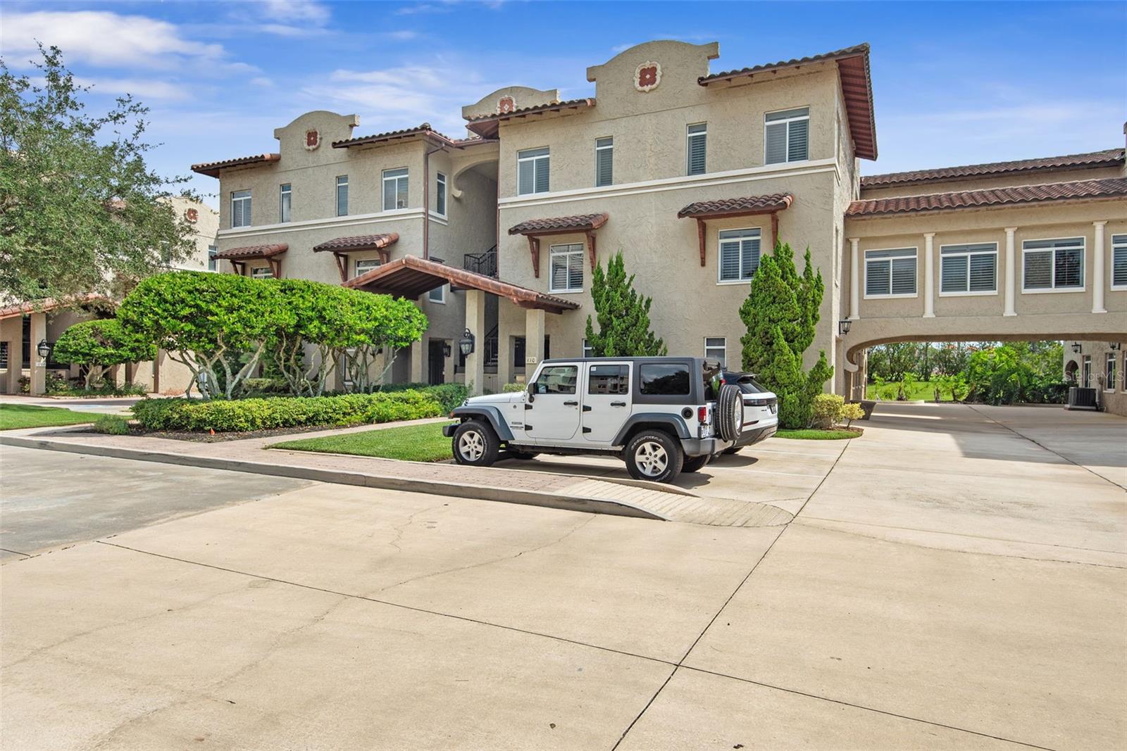 110 CLUB HOUSE DR #202