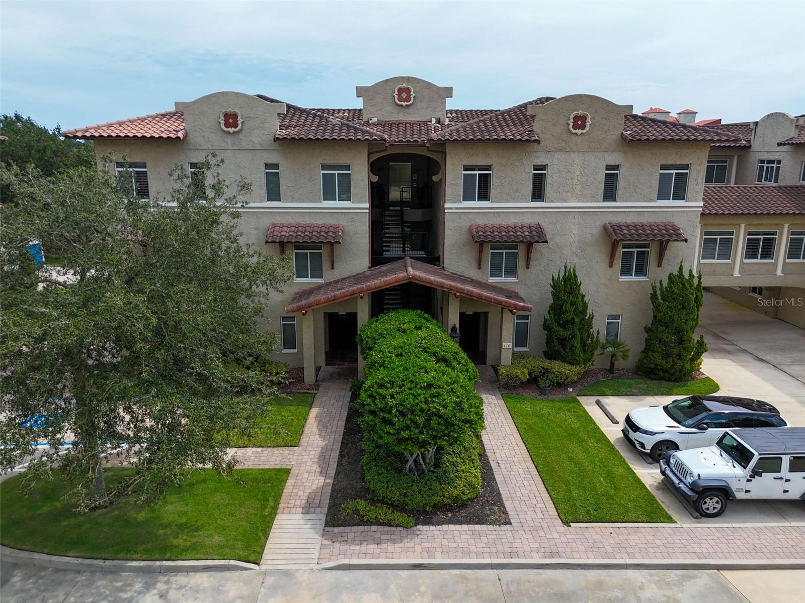 110 CLUB HOUSE DR #202