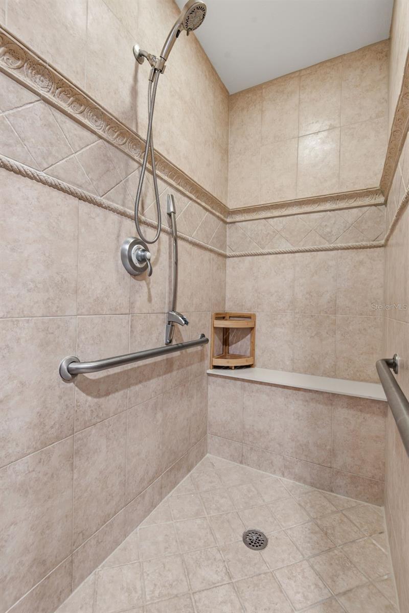 110 CLUB HOUSE DR #202