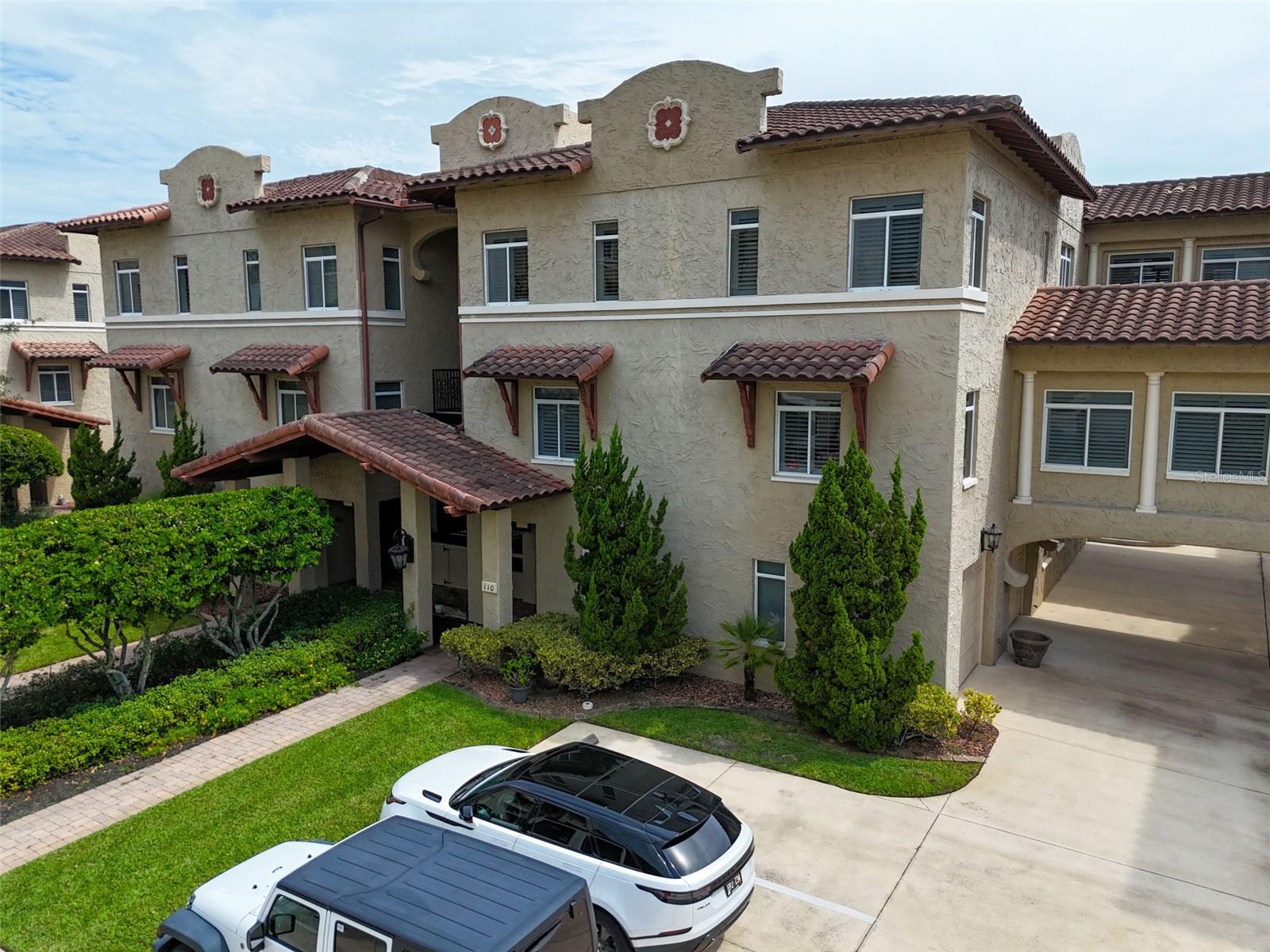 110 CLUB HOUSE DR #202
