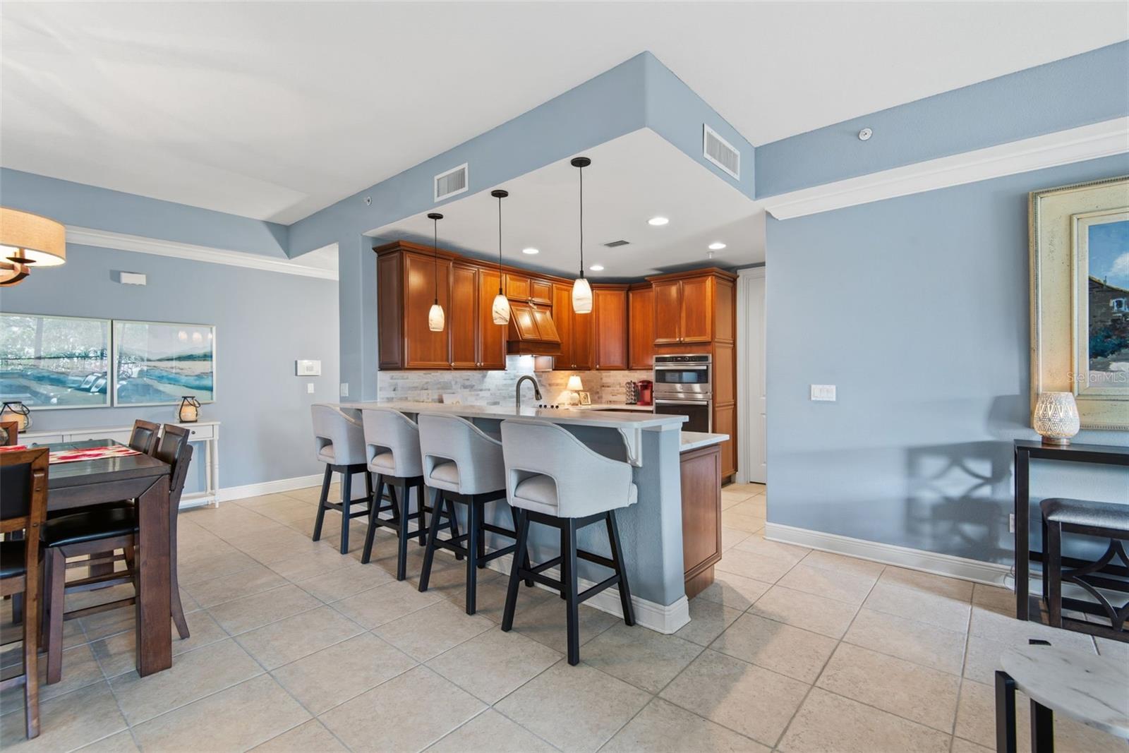 110 CLUB HOUSE DR #202