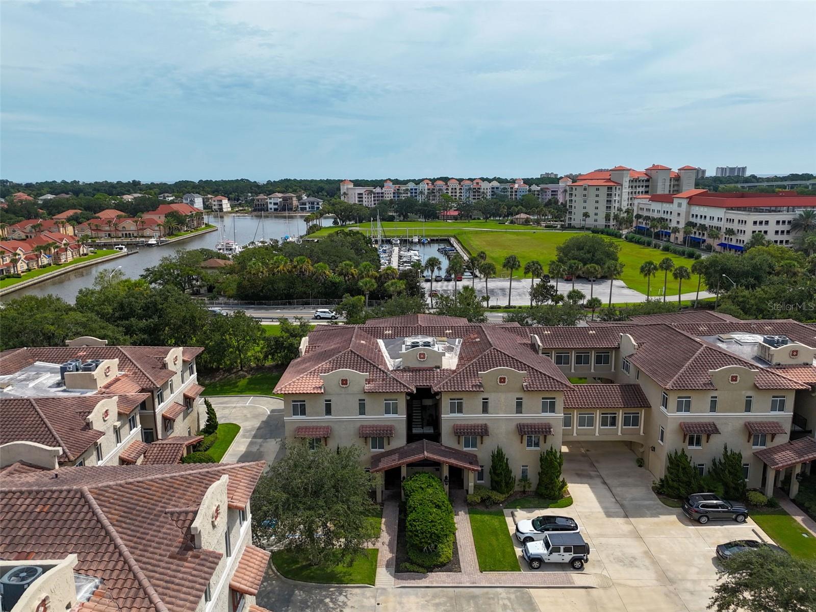 110 CLUB HOUSE DR #202