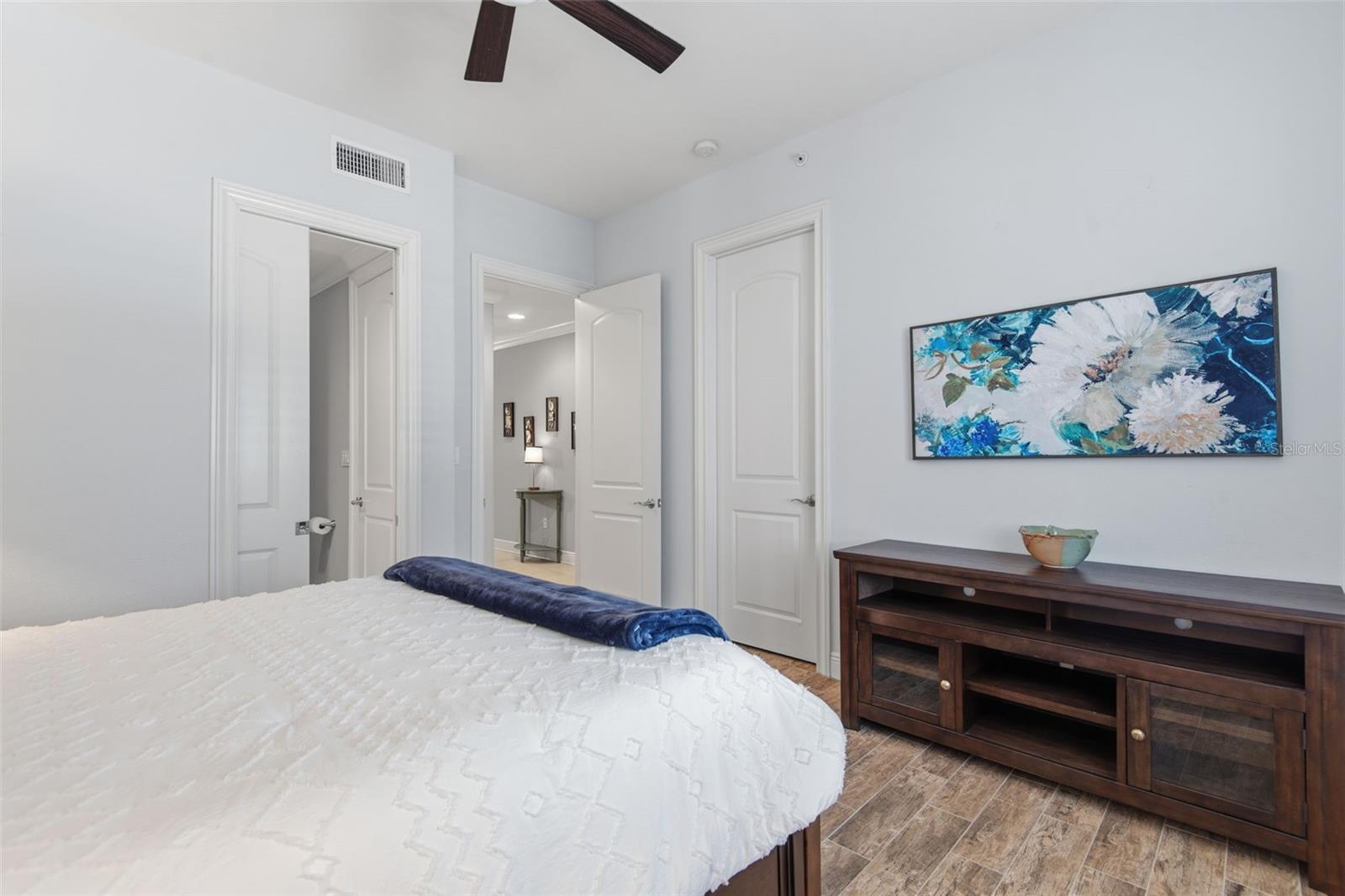 110 CLUB HOUSE DR #202
