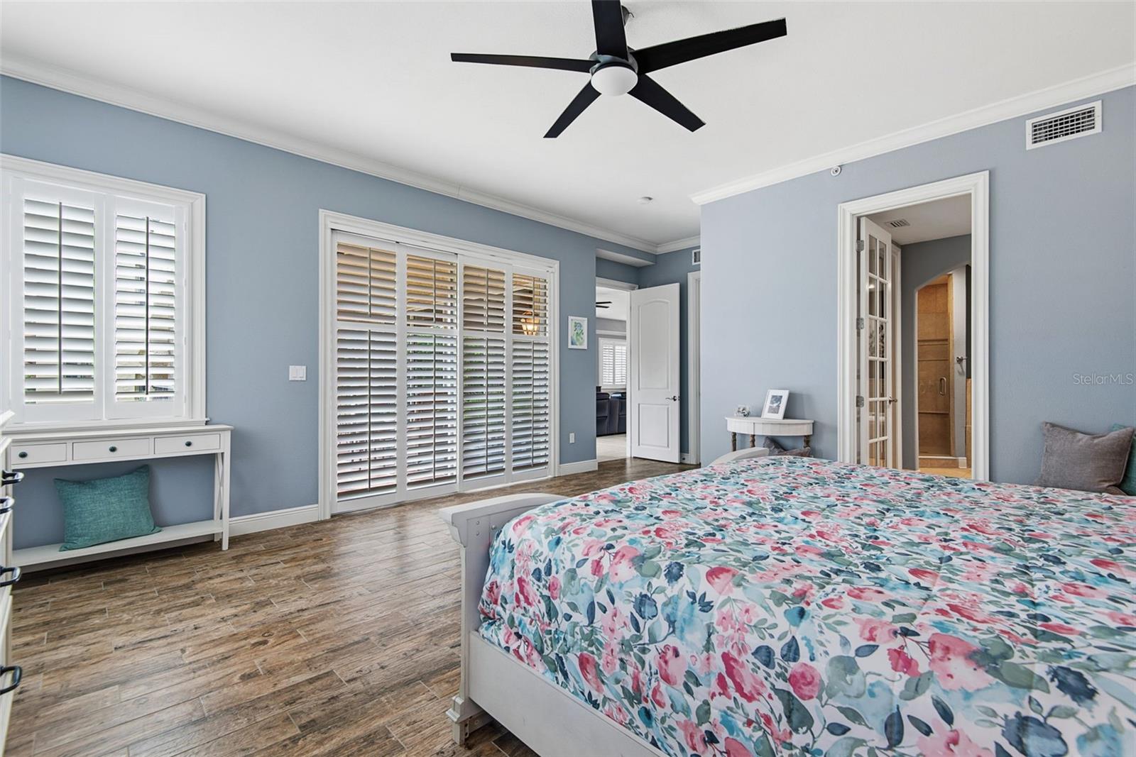 110 CLUB HOUSE DR #202