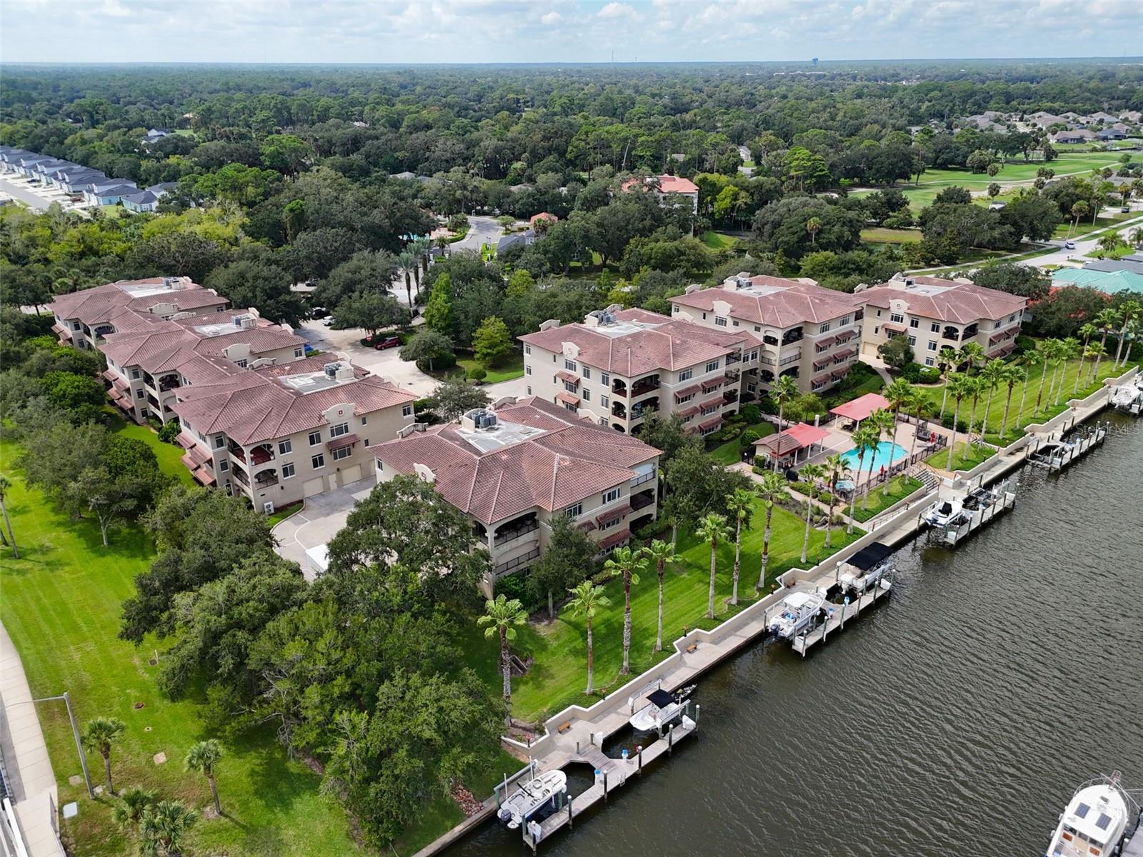 110 CLUB HOUSE DR #202