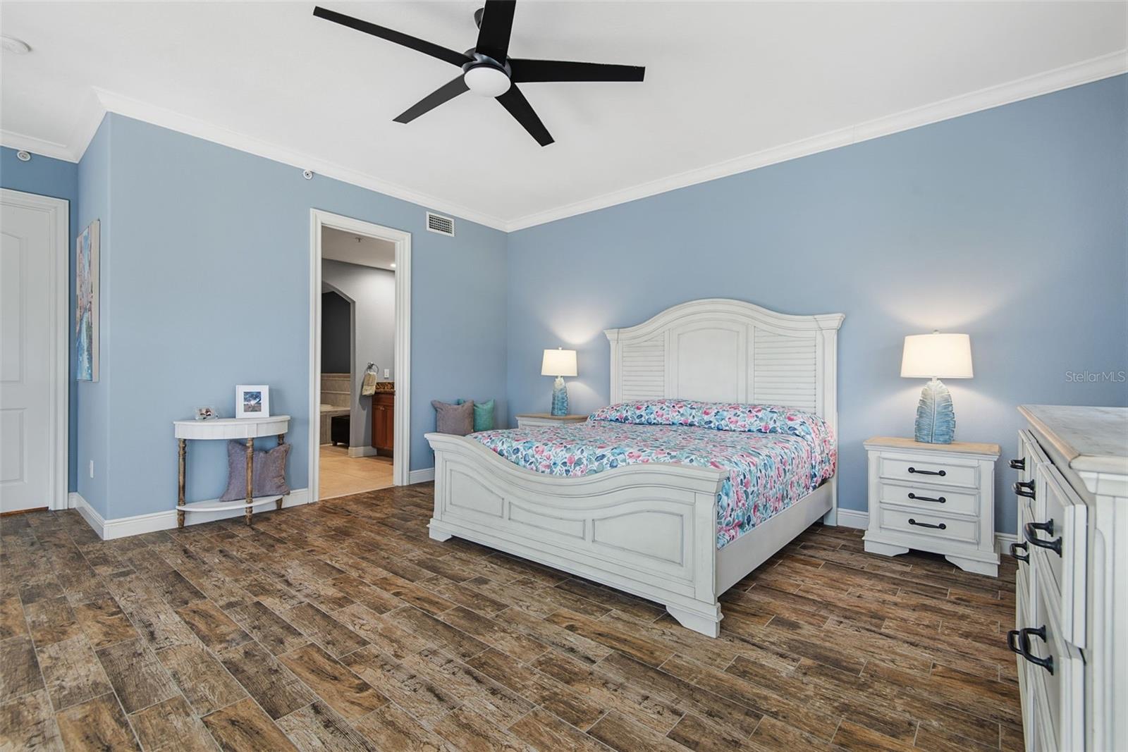 110 CLUB HOUSE DR #202