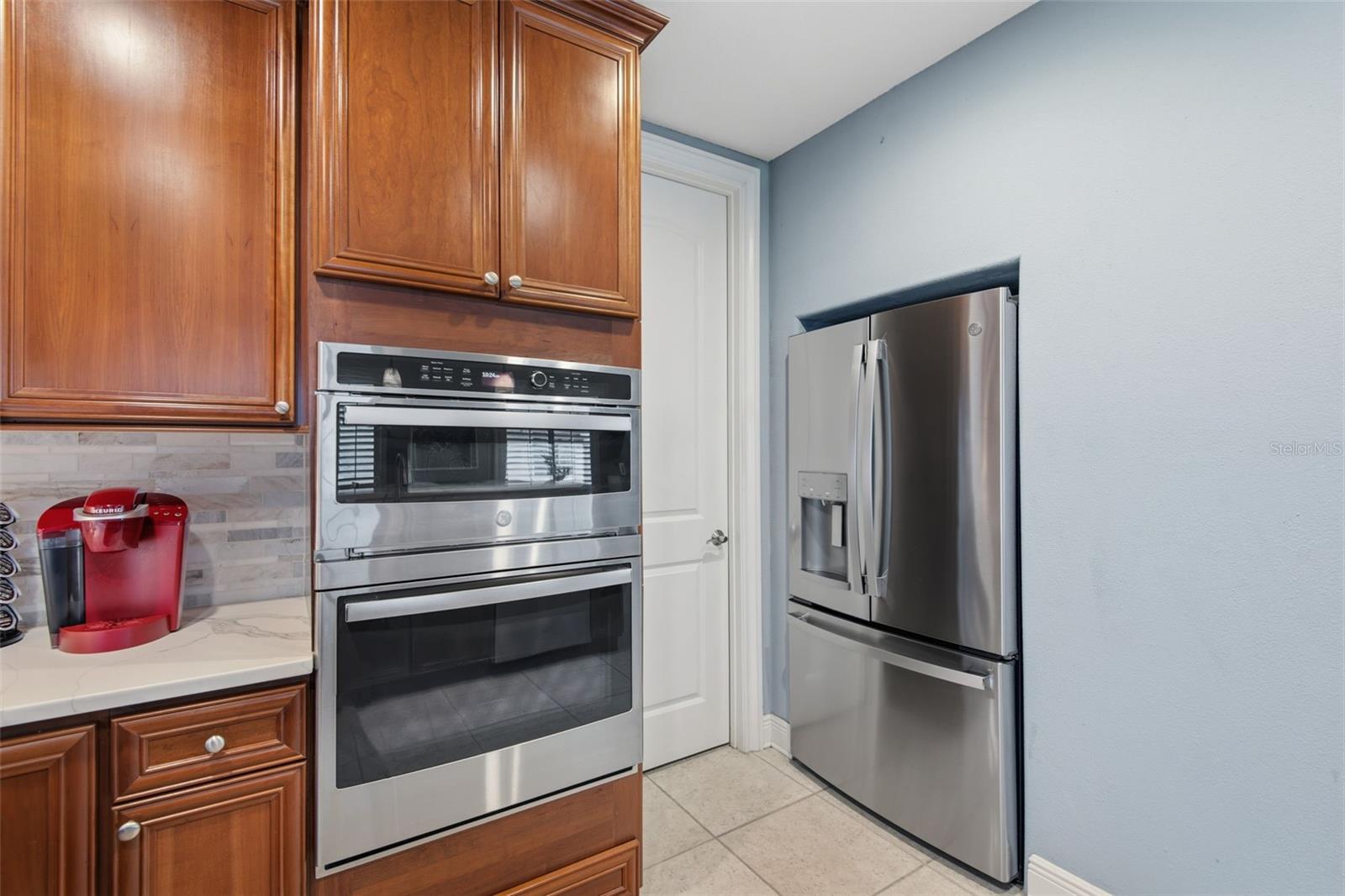 110 CLUB HOUSE DR #202