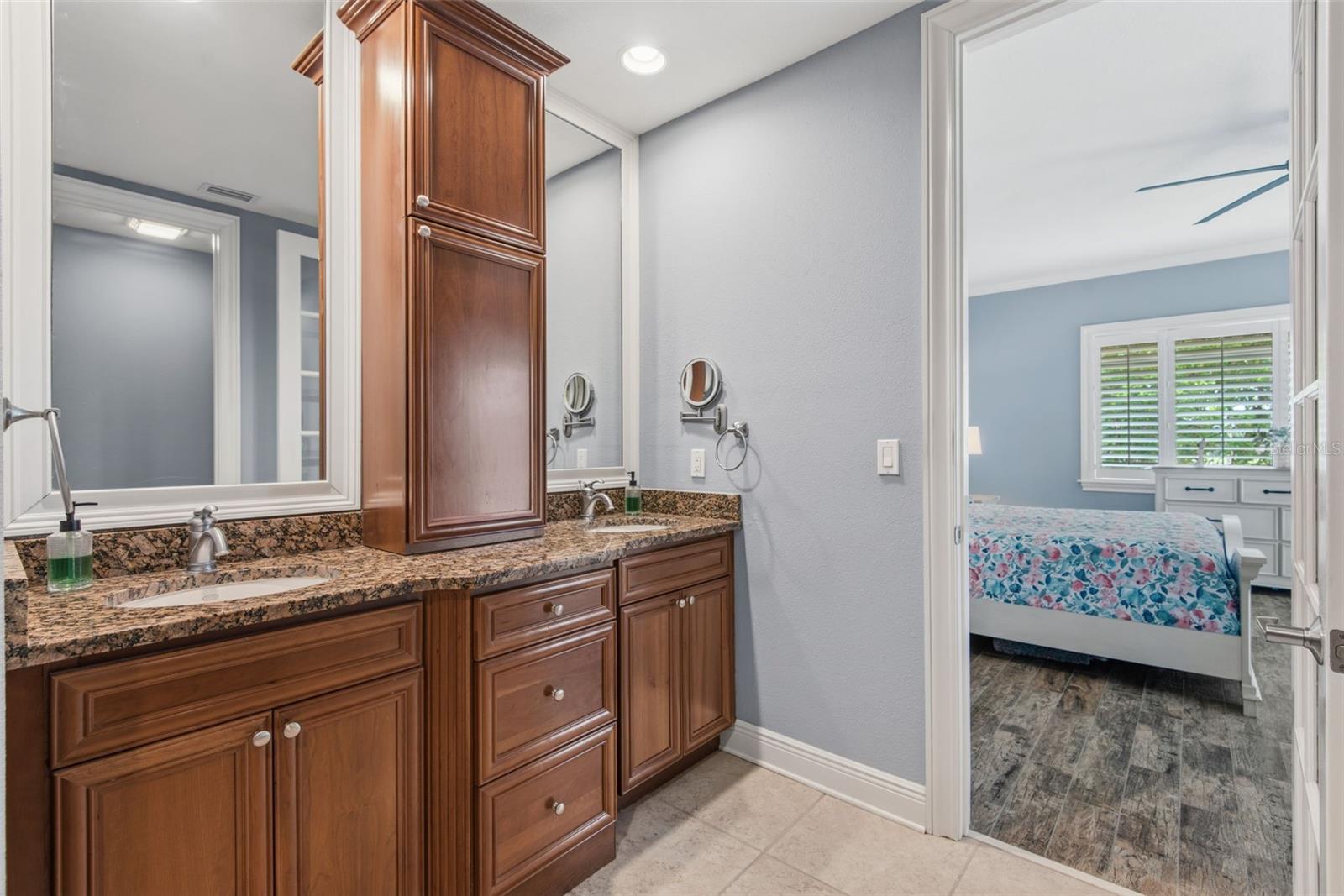 110 CLUB HOUSE DR #202
