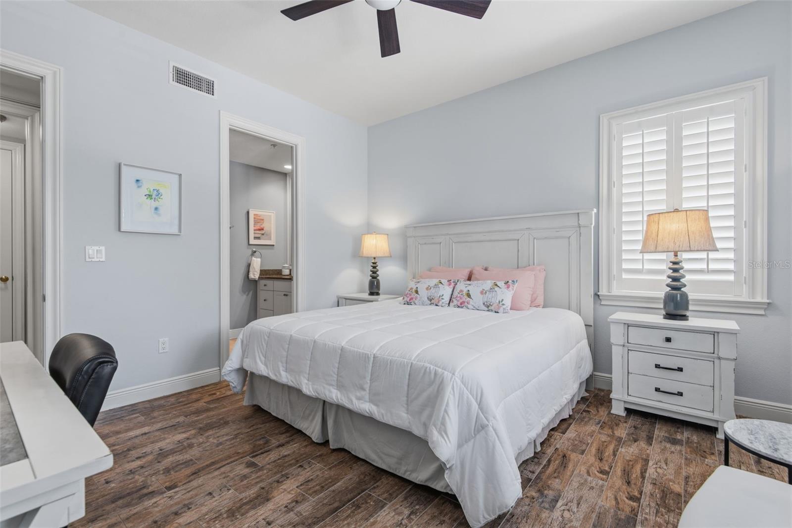 110 CLUB HOUSE DR #202