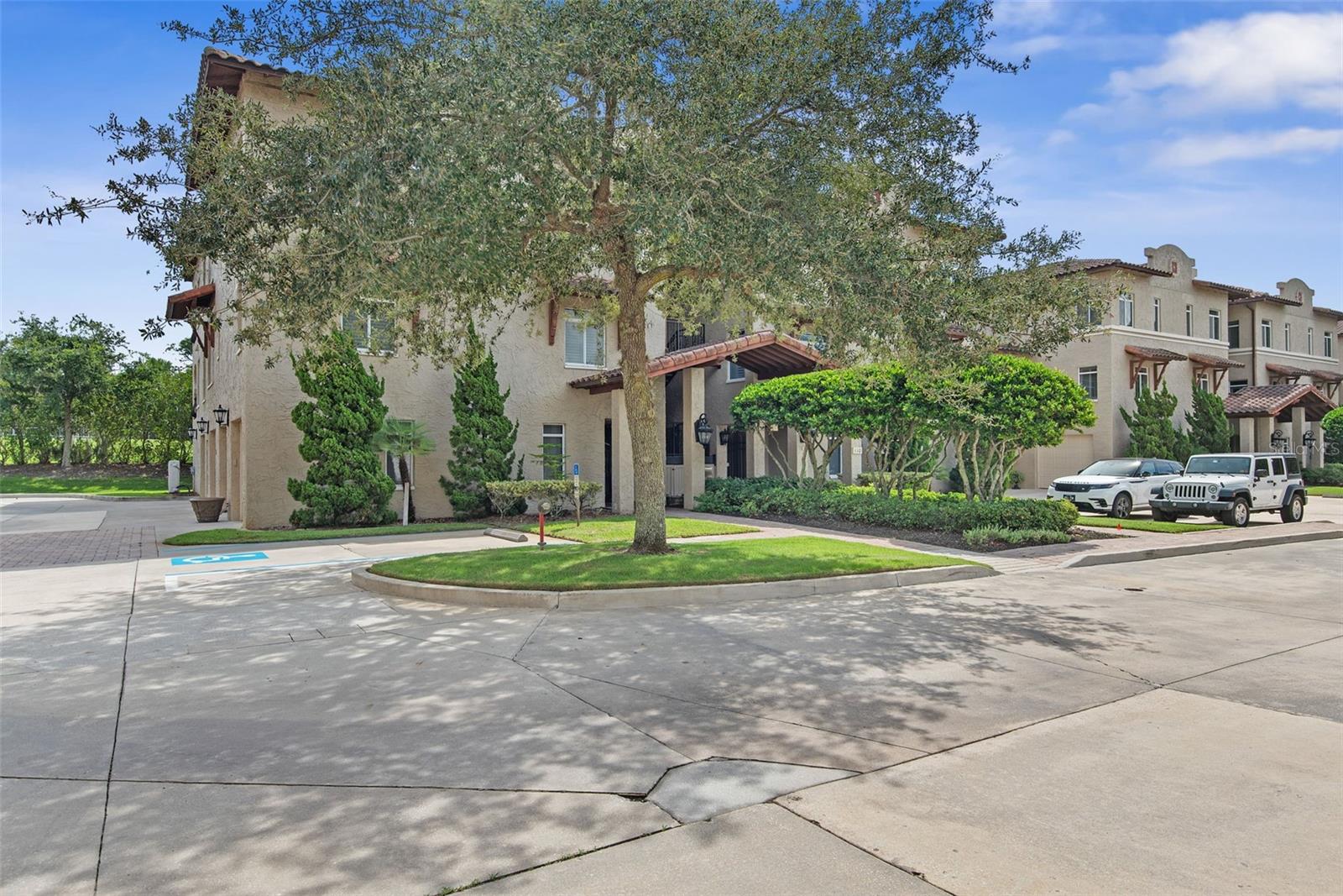 110 CLUB HOUSE DR #202
