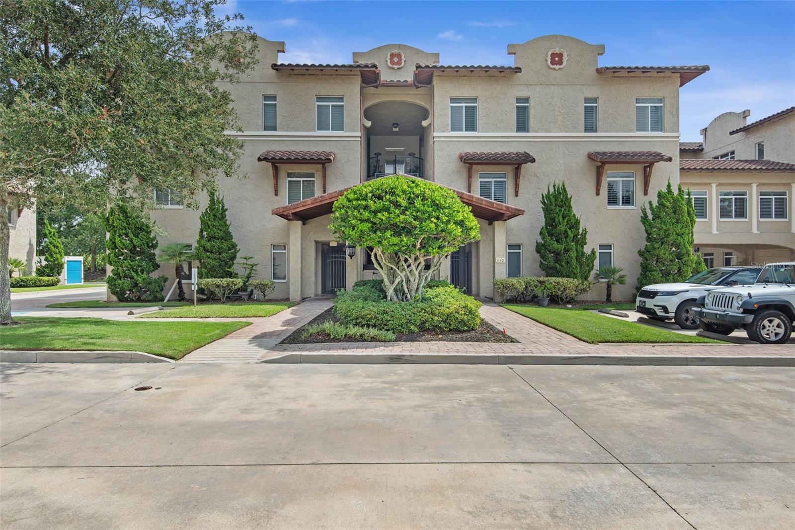 110 CLUB HOUSE DR #202