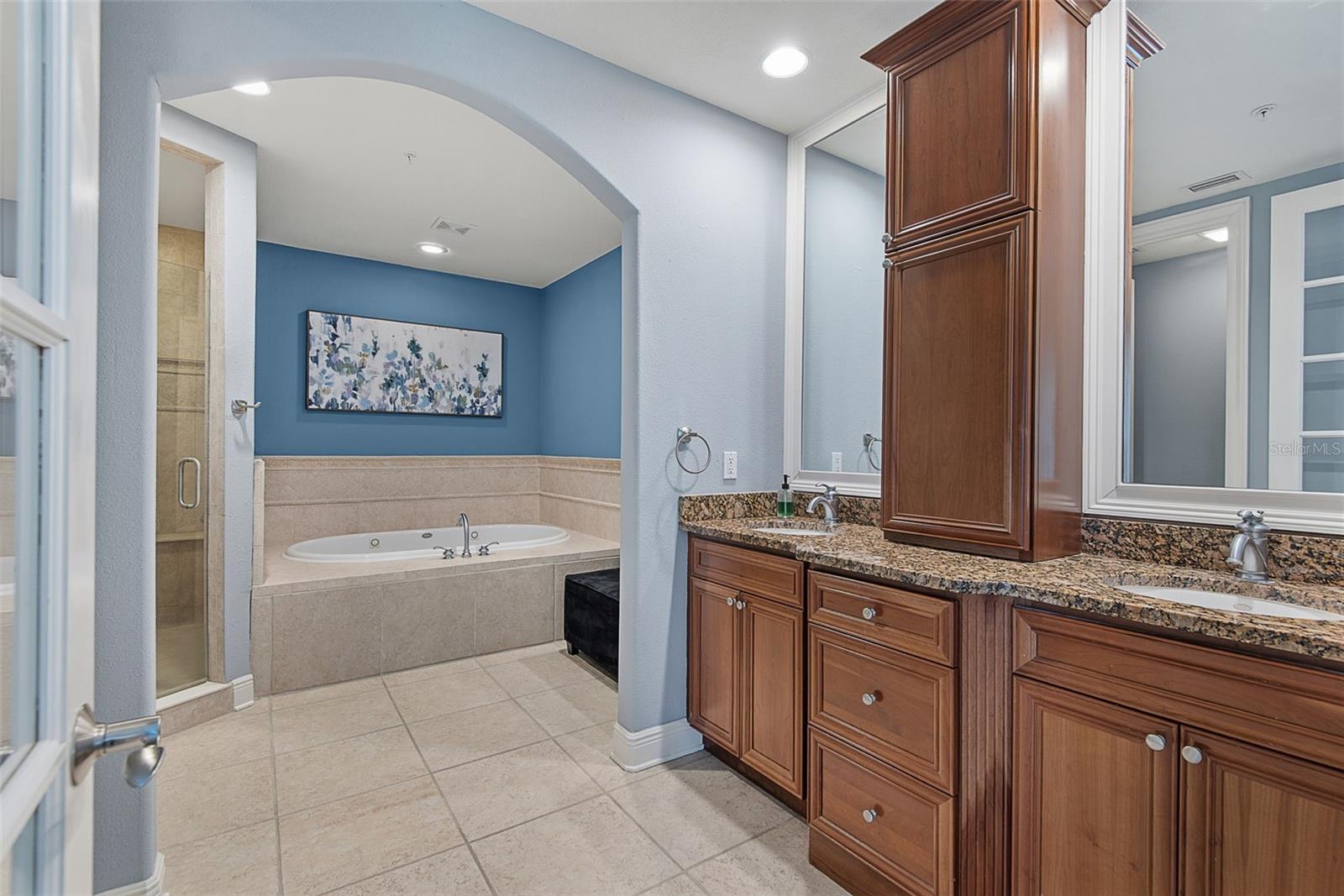 110 CLUB HOUSE DR #202