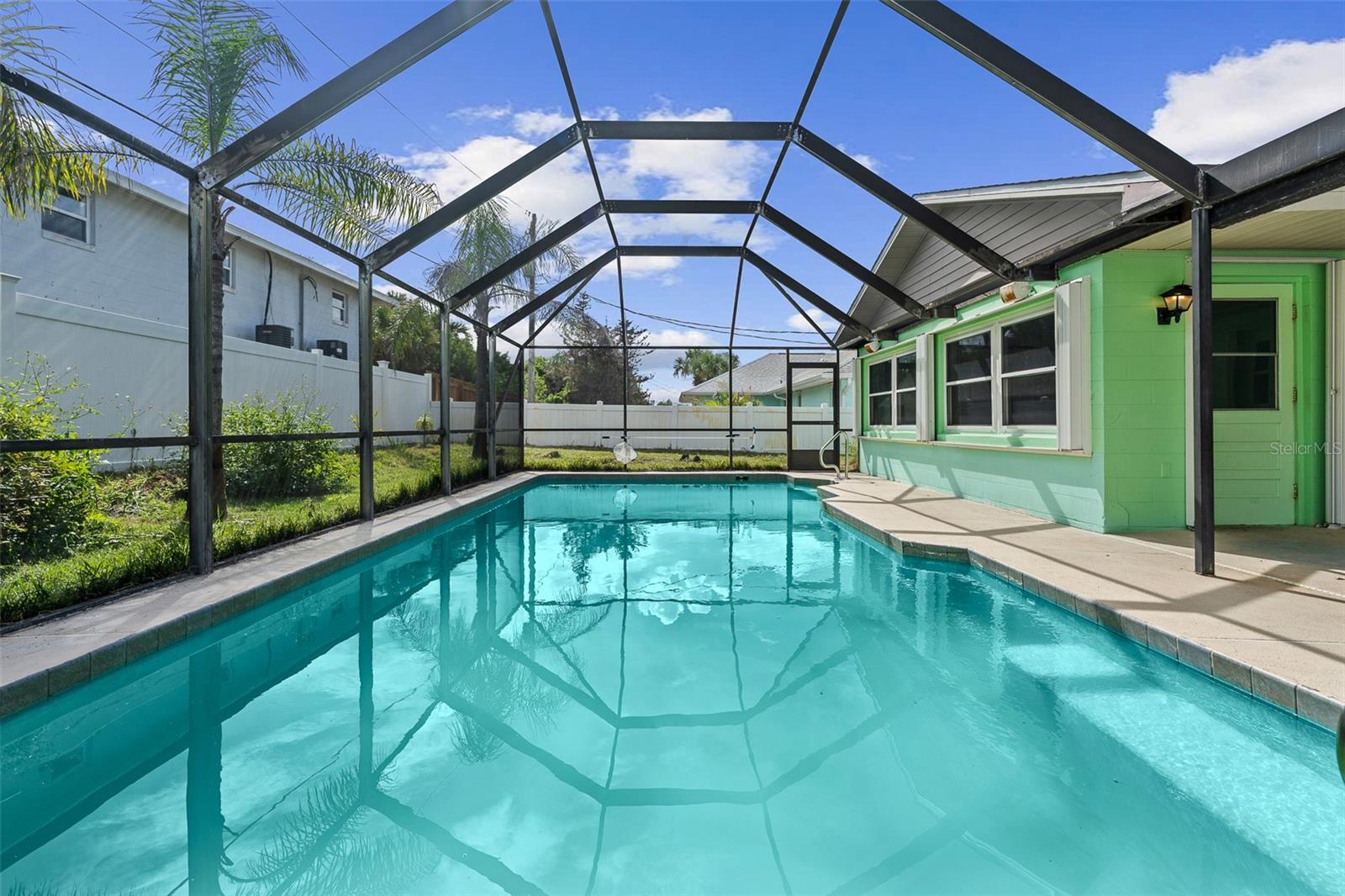 6 CONCORD DR