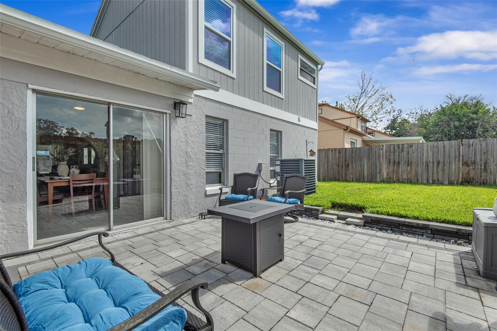 1216 PIN OAK DR