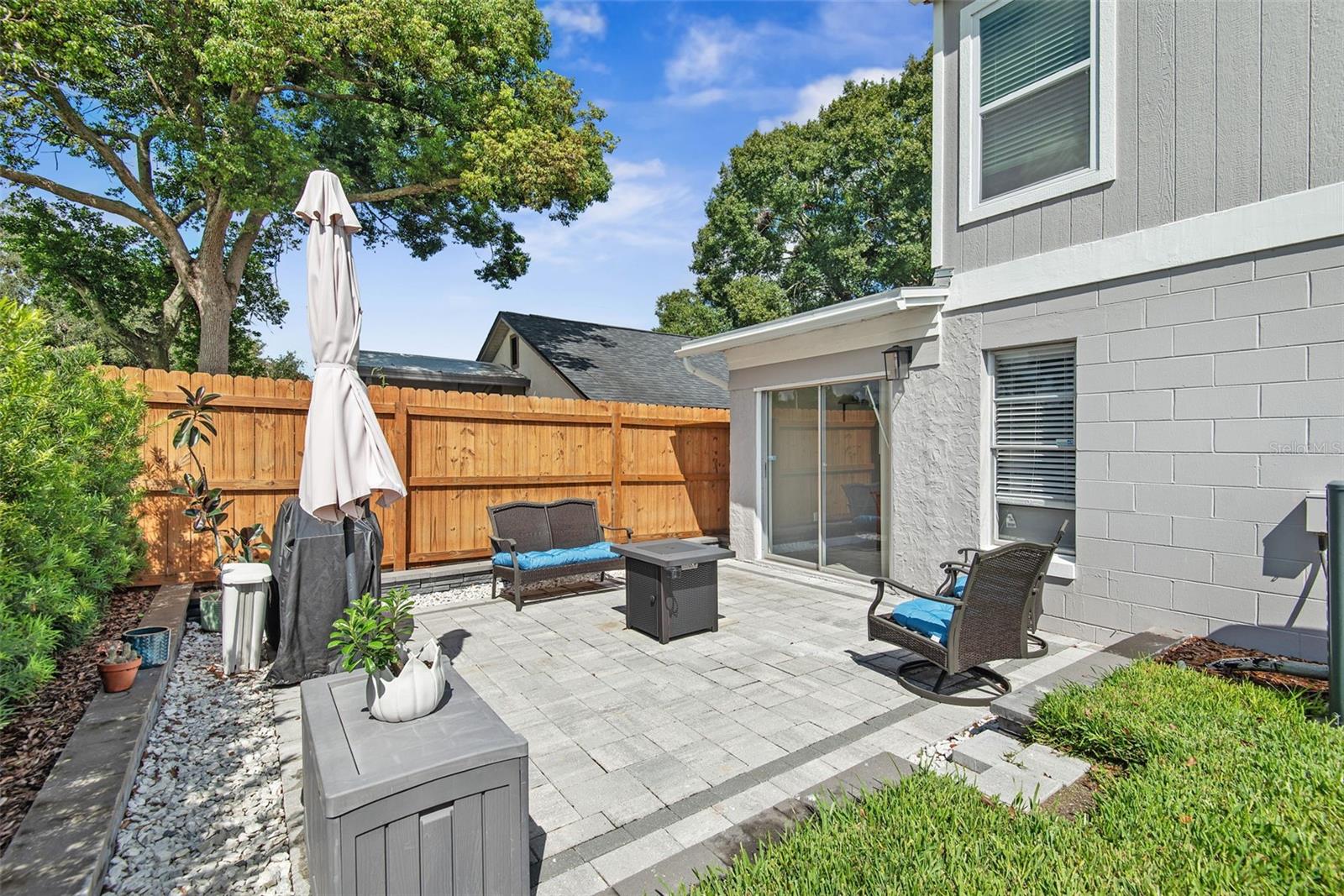 1216 PIN OAK DR