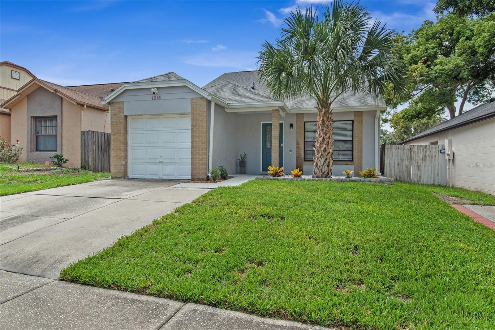 1216 PIN OAK DR