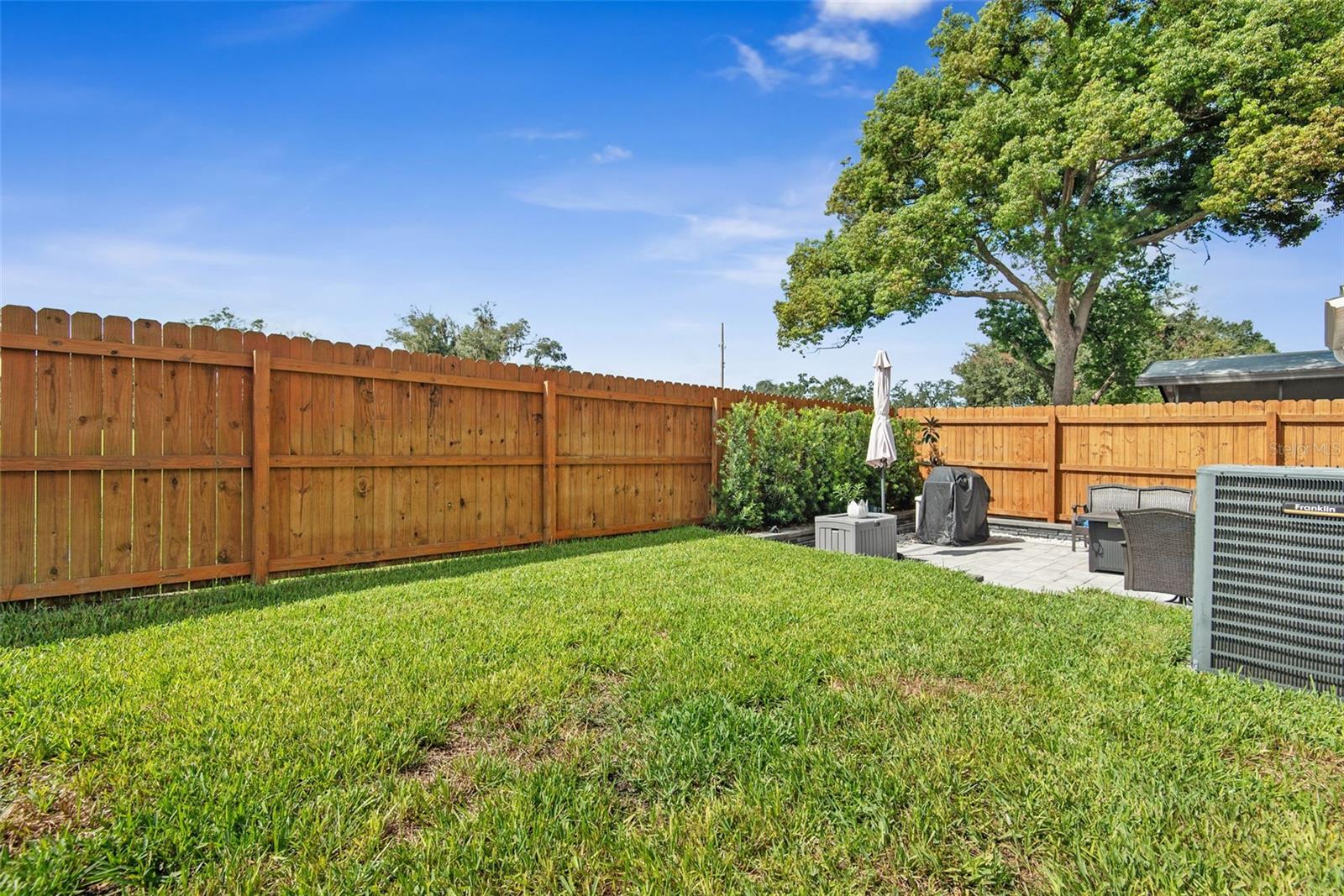 1216 PIN OAK DR