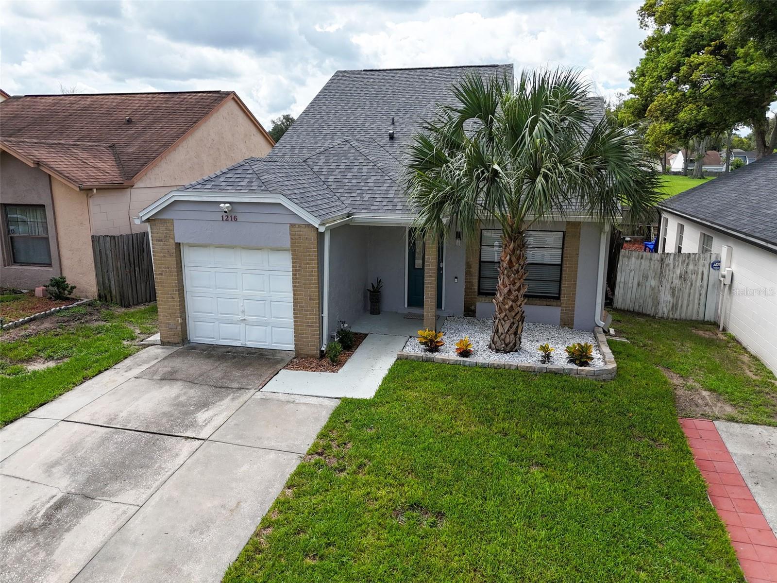 1216 PIN OAK DR