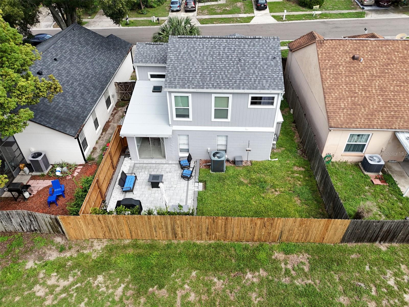 1216 PIN OAK DR