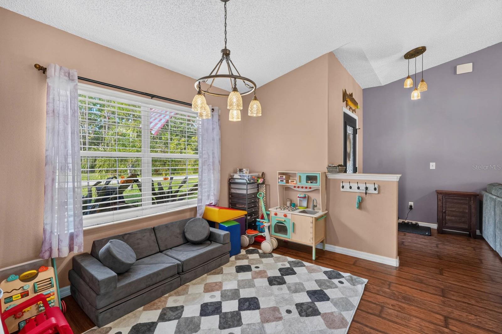 19 RED OAK PL