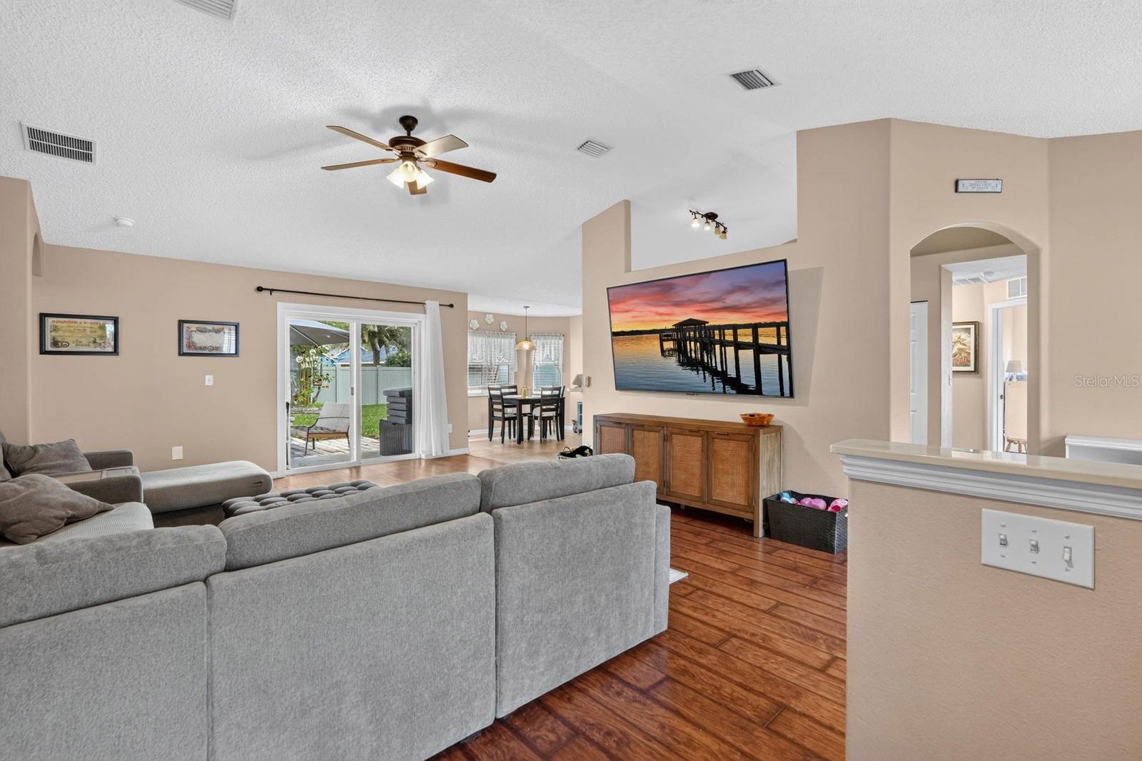 19 RED OAK PL