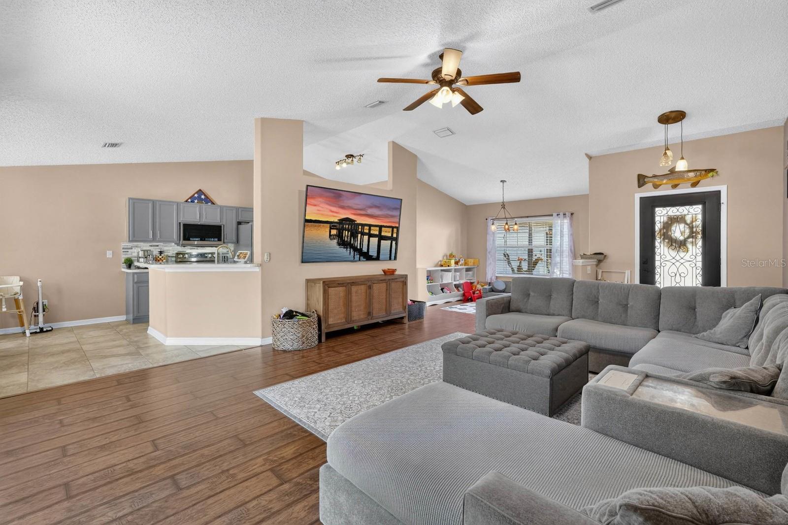 19 RED OAK PL