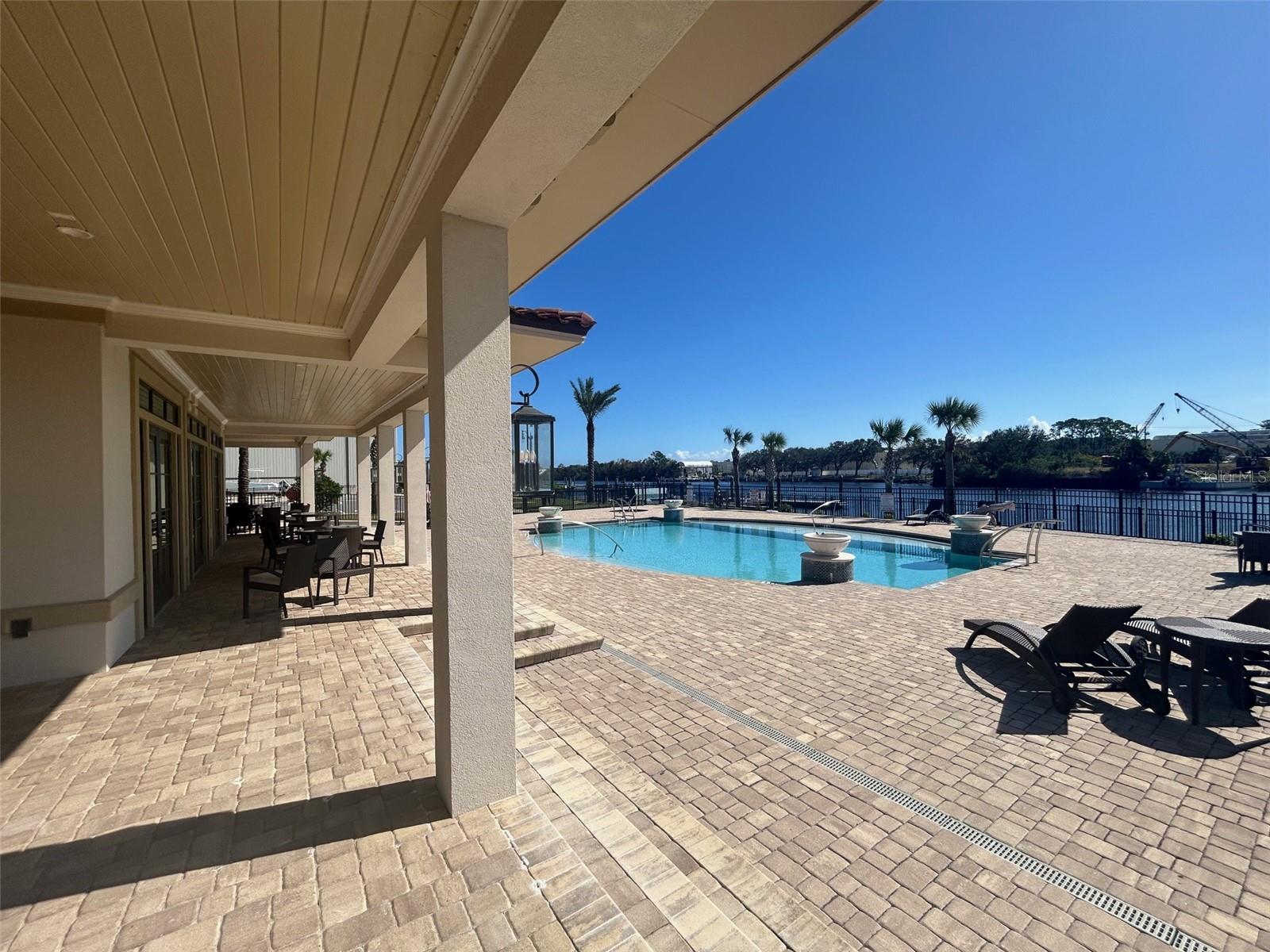 112 DEL PALMA DR
