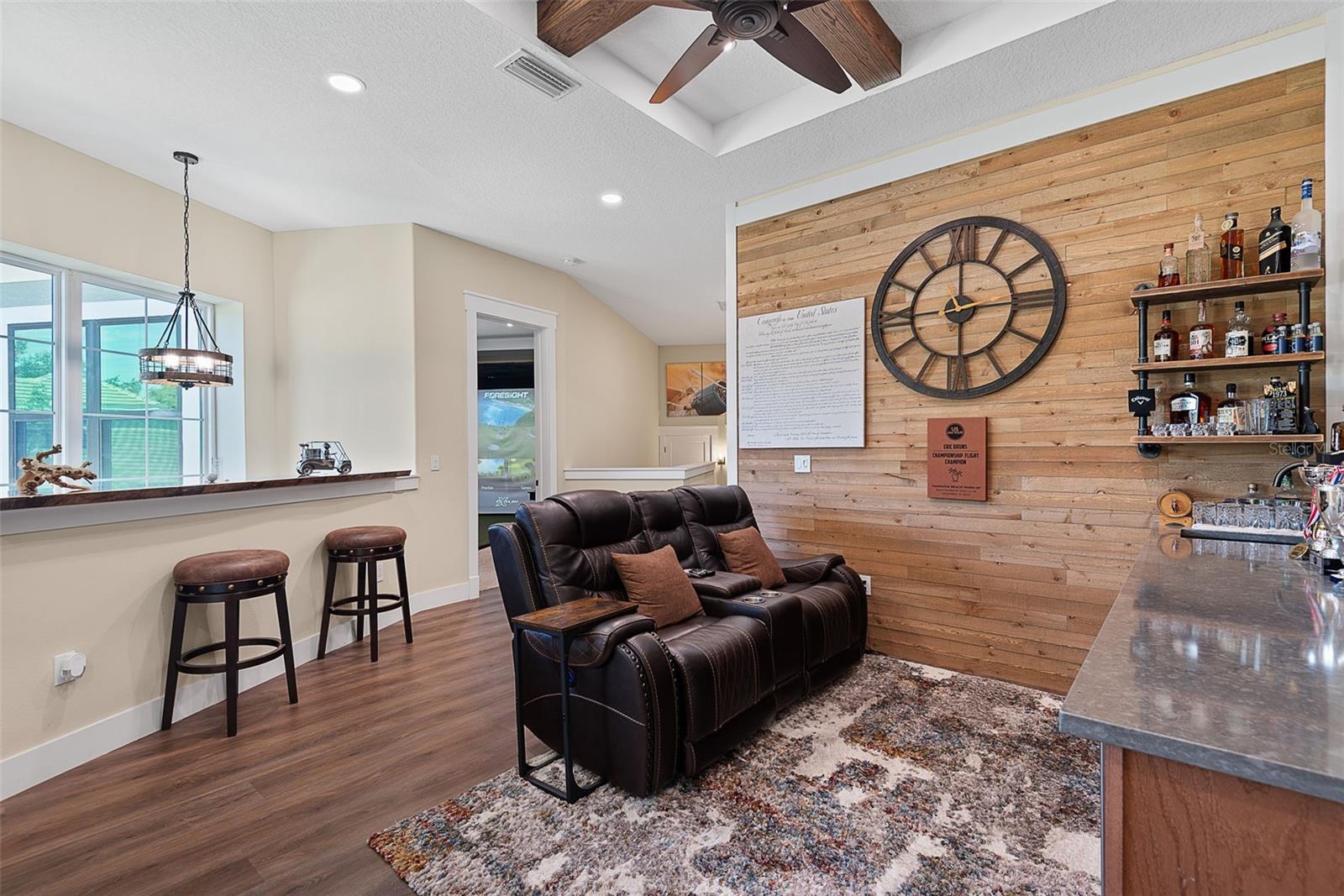 4 OAKVIEW CT