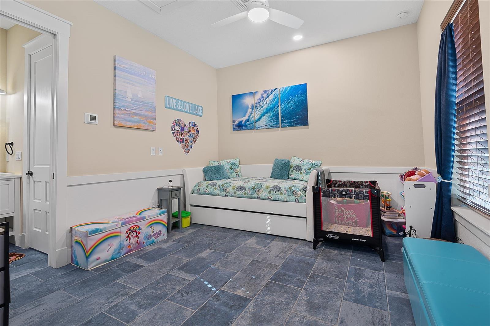 4 OAKVIEW CT