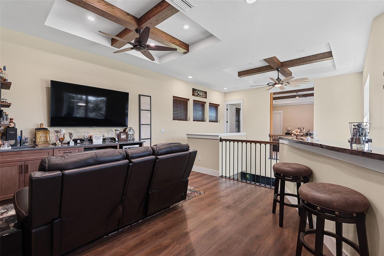 4 OAKVIEW CT