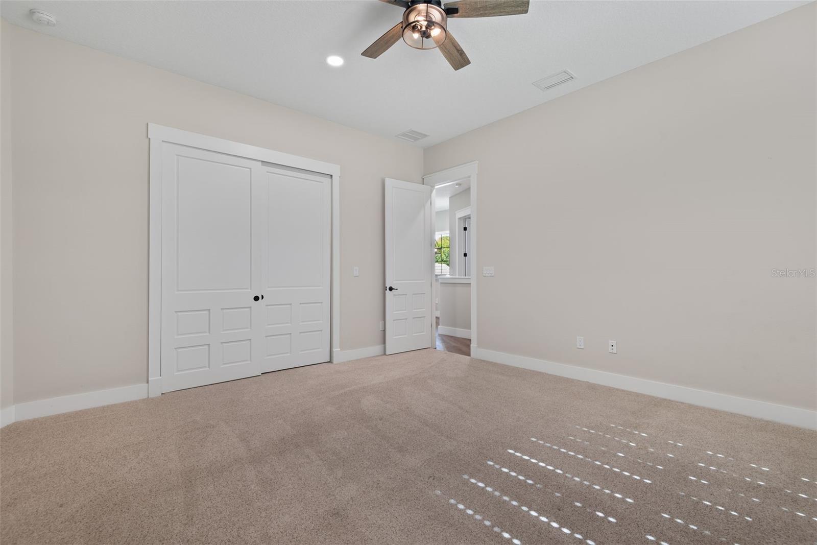 4 OAKVIEW CT