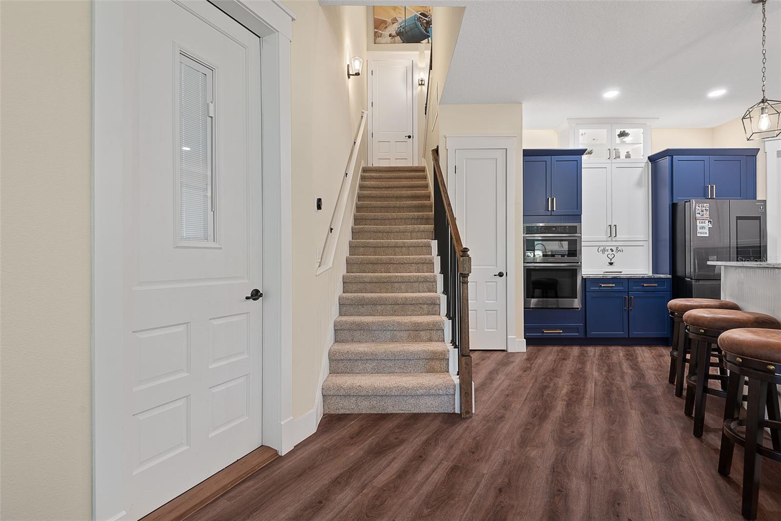 4 OAKVIEW CT