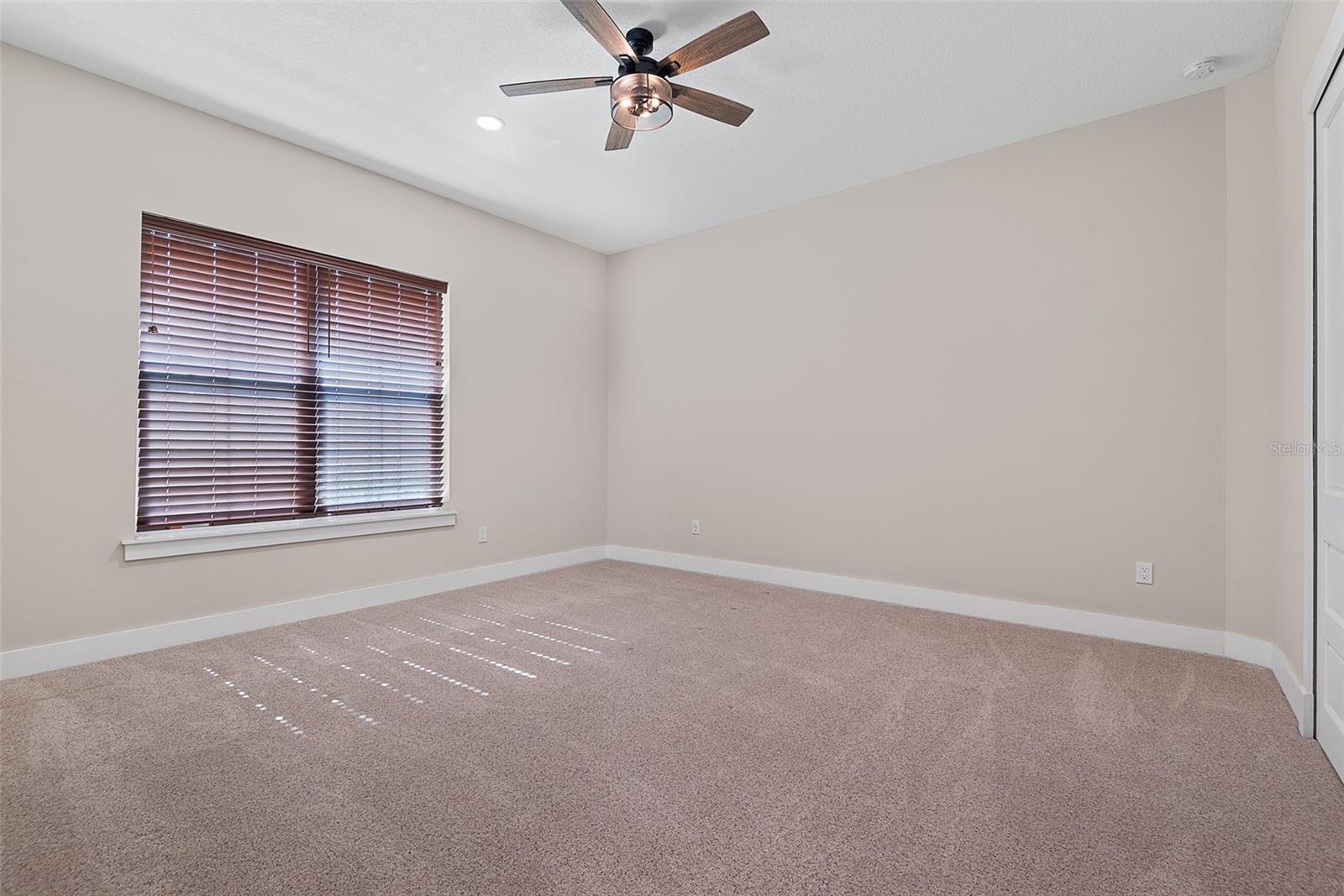 4 OAKVIEW CT